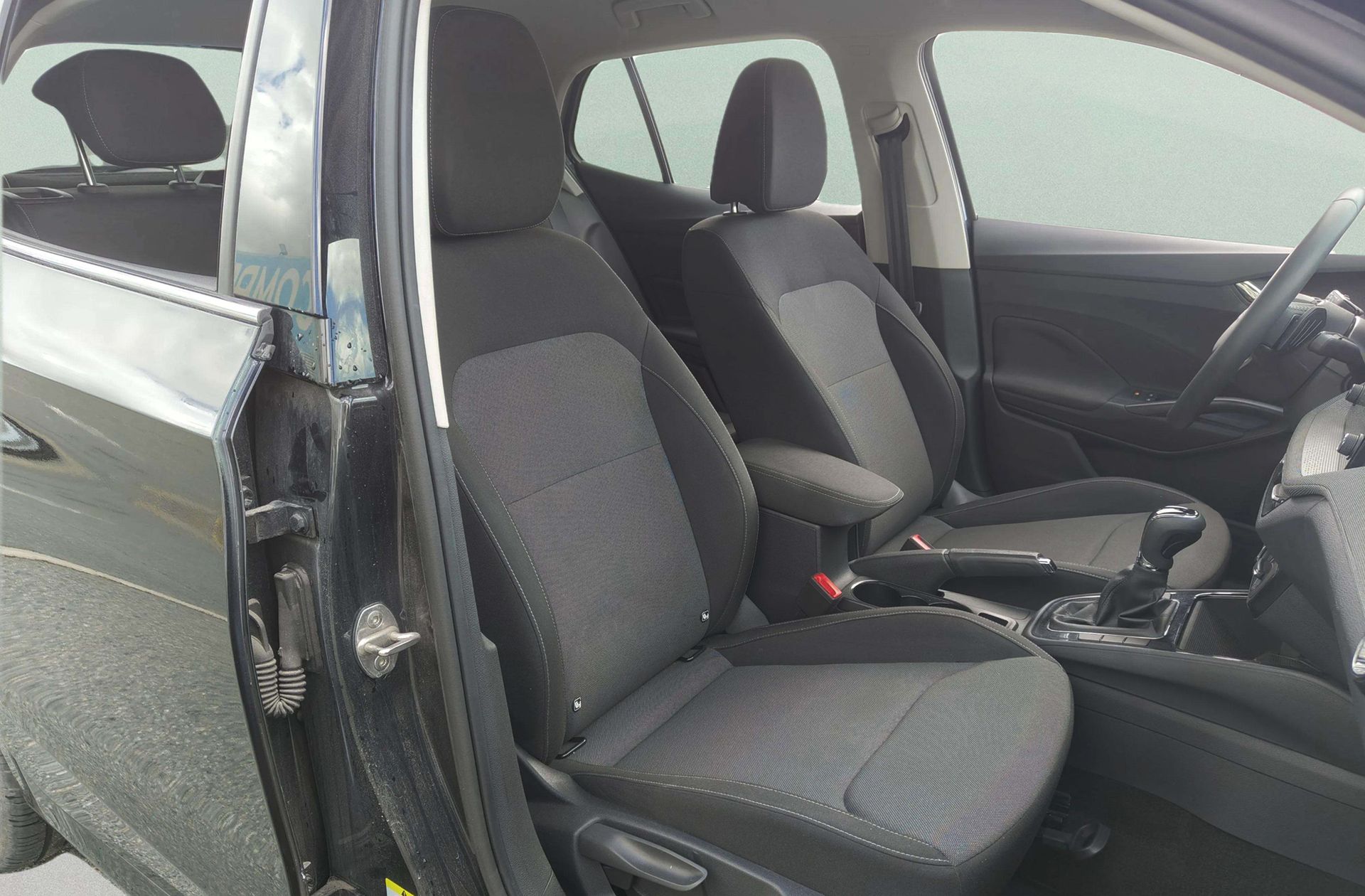 Škoda Fabia 1.0 TSI Selection DSG - foto 17