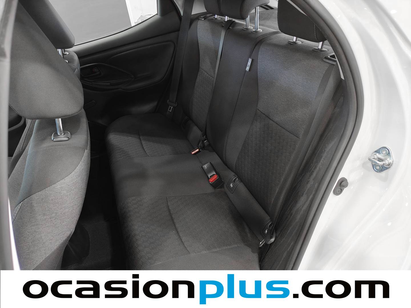 Foto asientos traseros Toyota Yaris Toyota Yaris 120H Business Plus (116 CV)