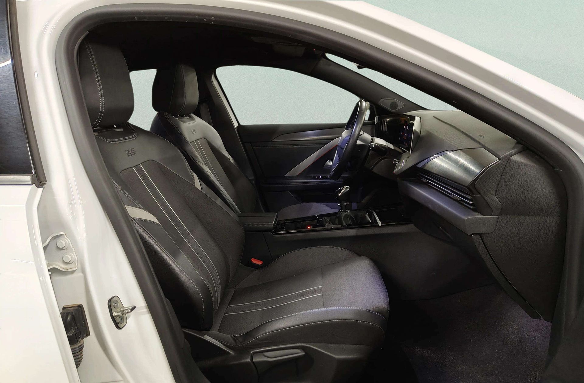 Opel Astra 1.2 Turbo XHT GS - foto 19