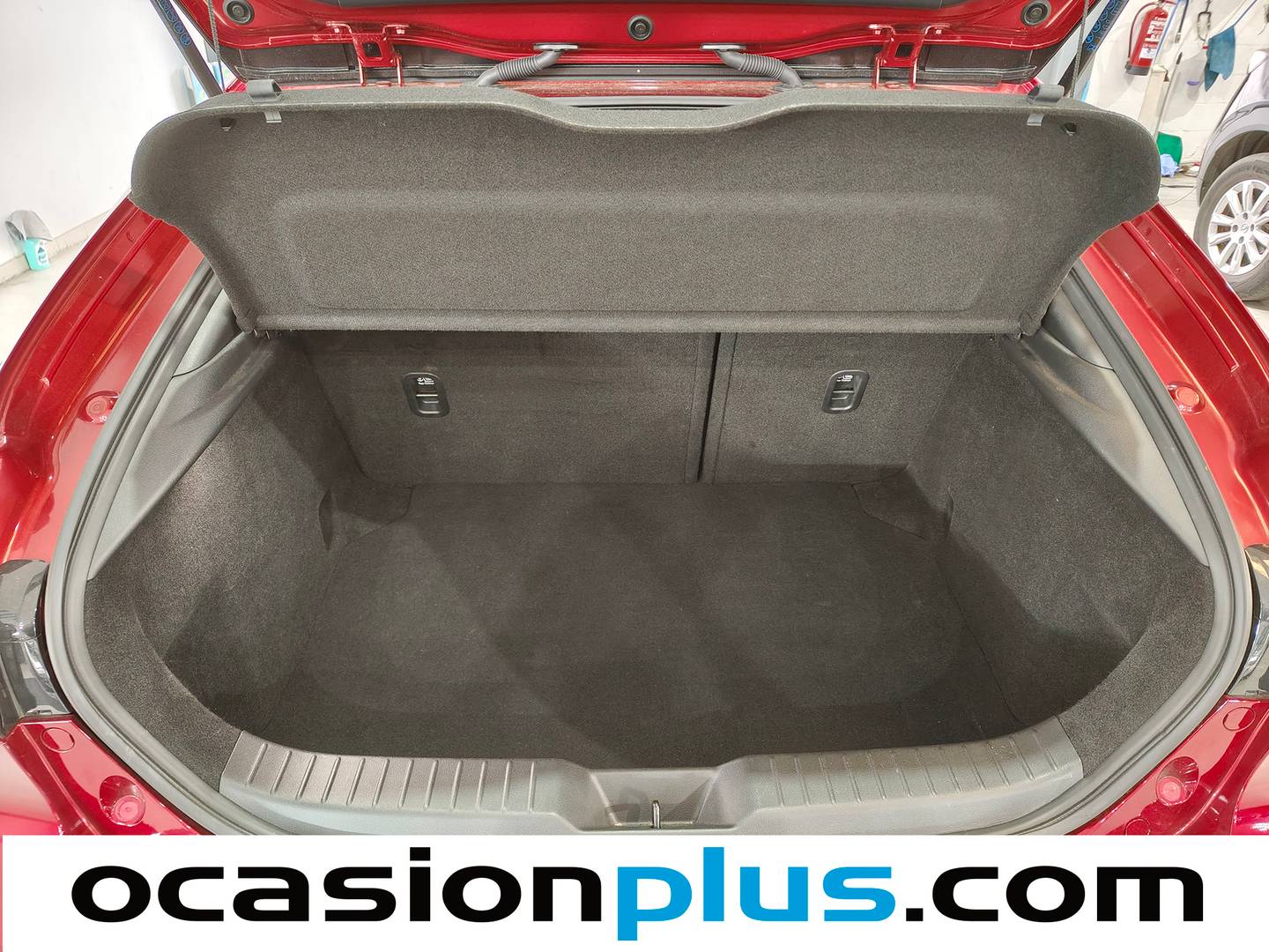 Fotos maletero Mazda Mazda3 Mazda Mazda 3 2.0 Skyactiv-G Evolution (122 CV)