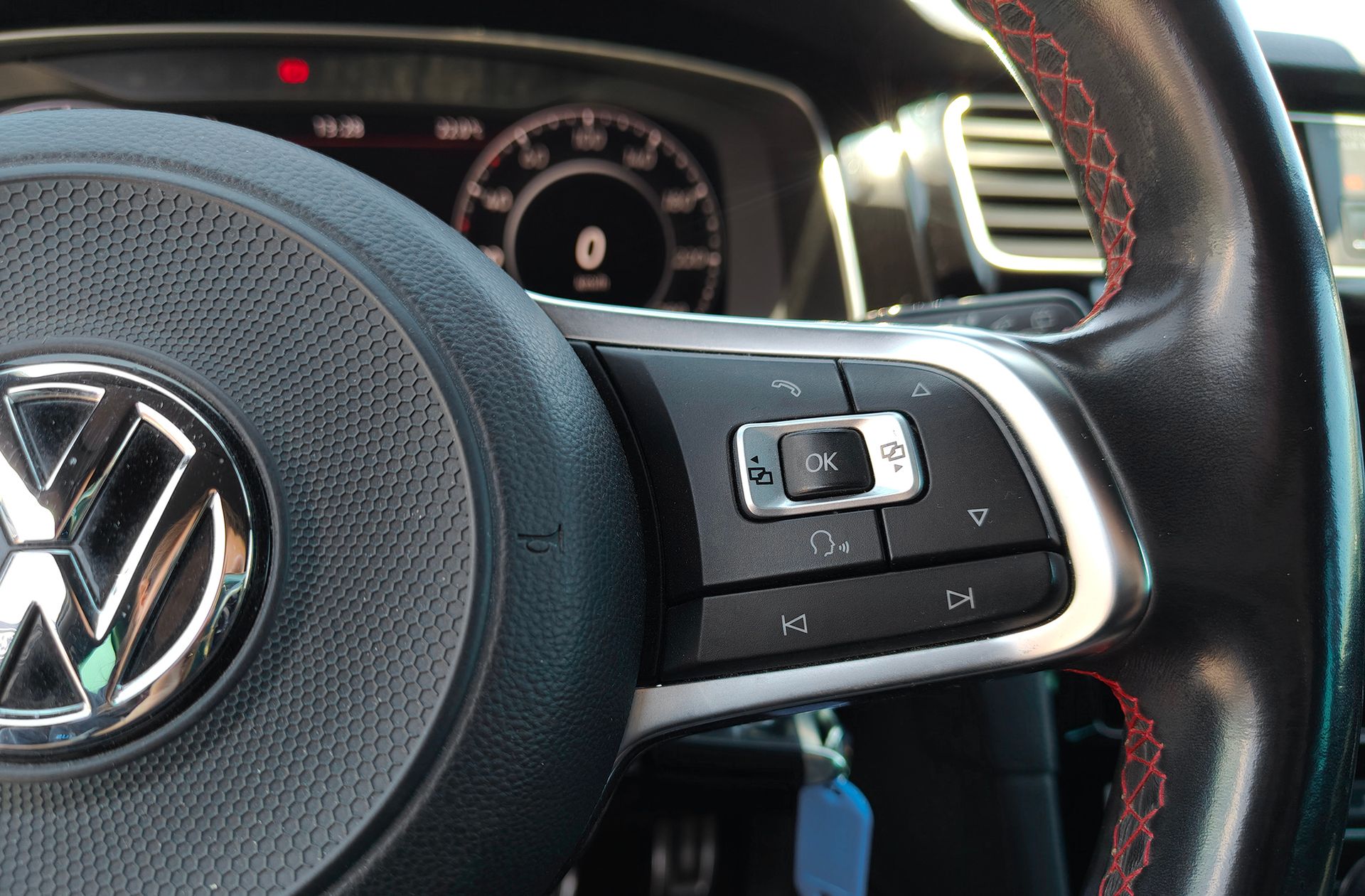 Volkswagen Golf GTI 2.0 TSI DSG - foto 27