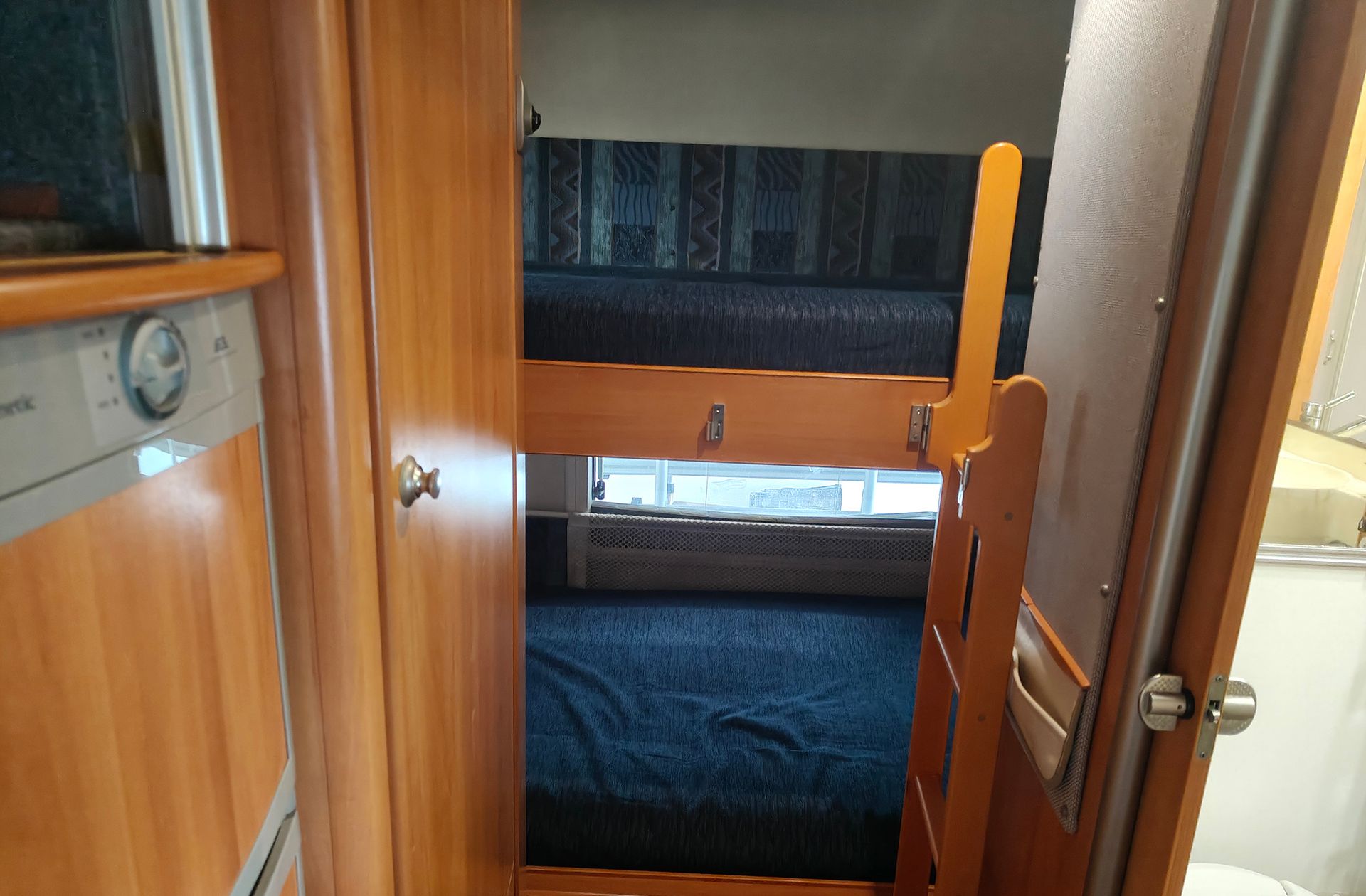 Hymer B 694 2.8D 4 plazas - foto 9