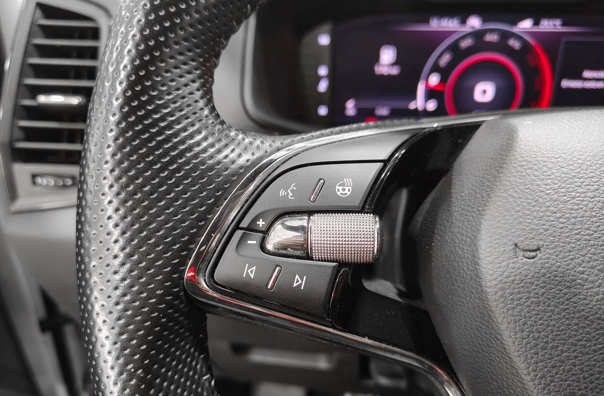 Škoda Karoq 2.0 TDI Sportline - foto 29