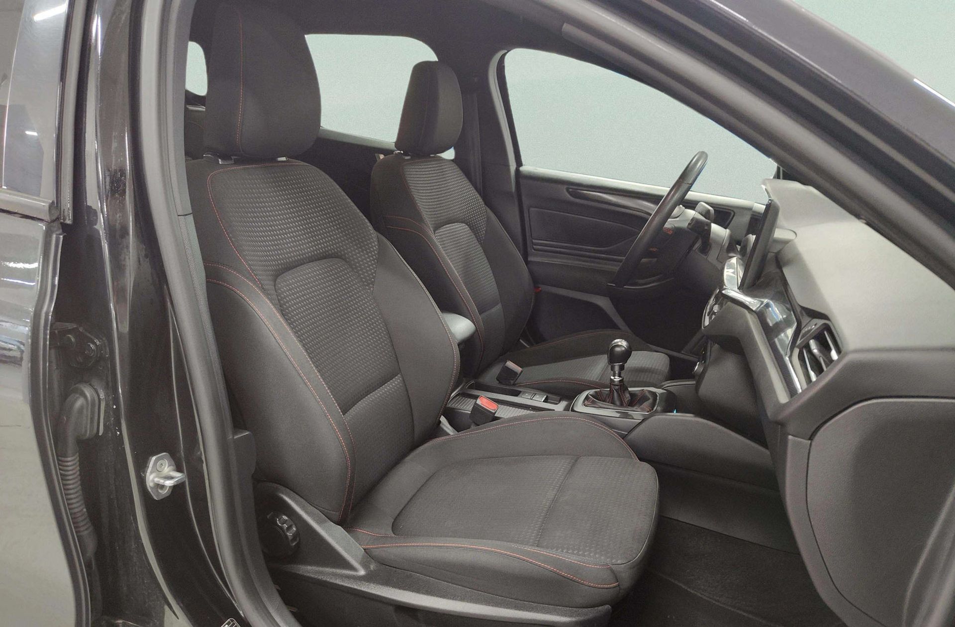 Ford Focus SportBreak 1.0 EcoBoost MHEV ST-Line - foto 19