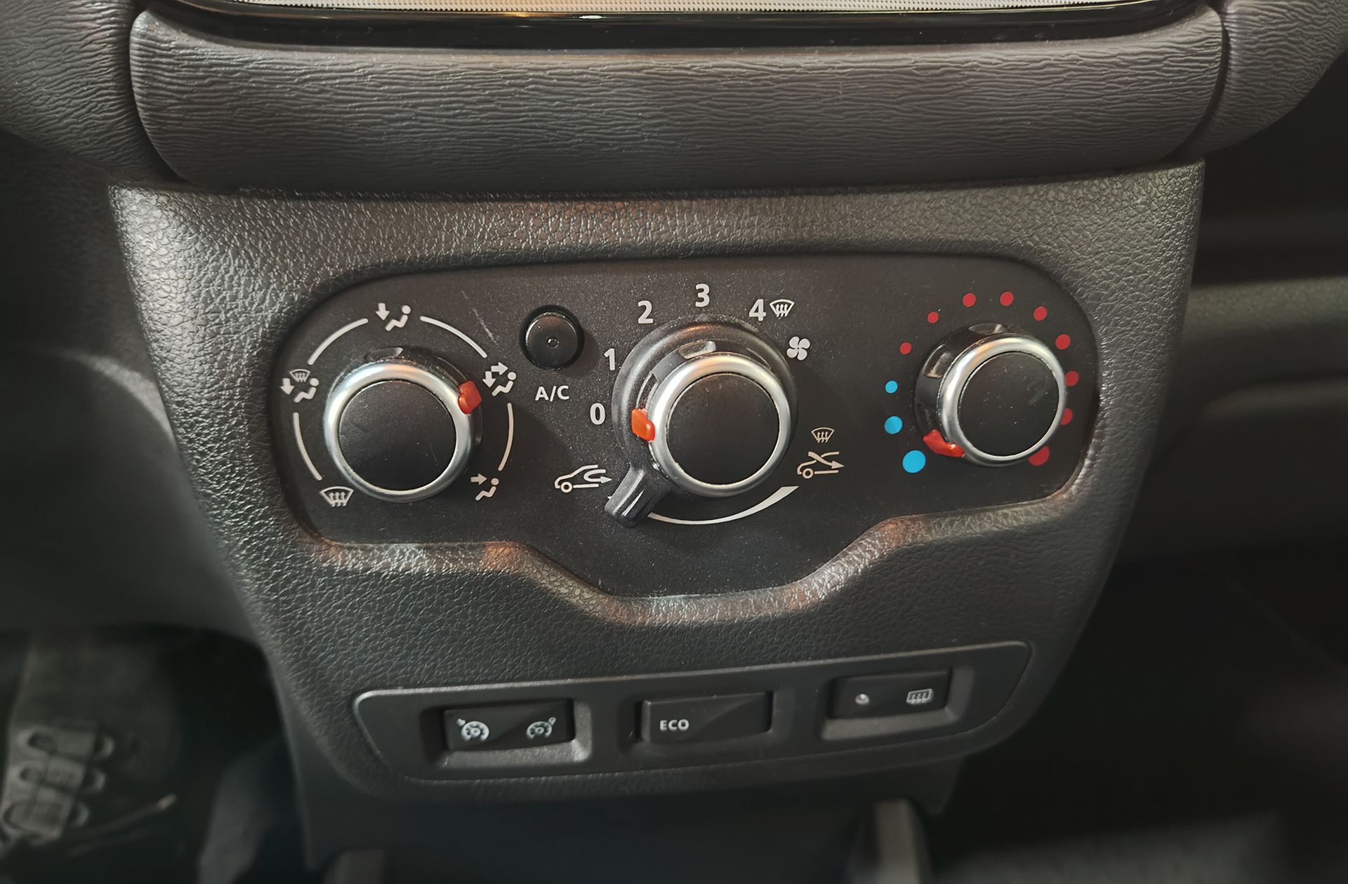 Dacia Lodgy Serie Limitada Nómada 1.6 7 plazas - foto 38