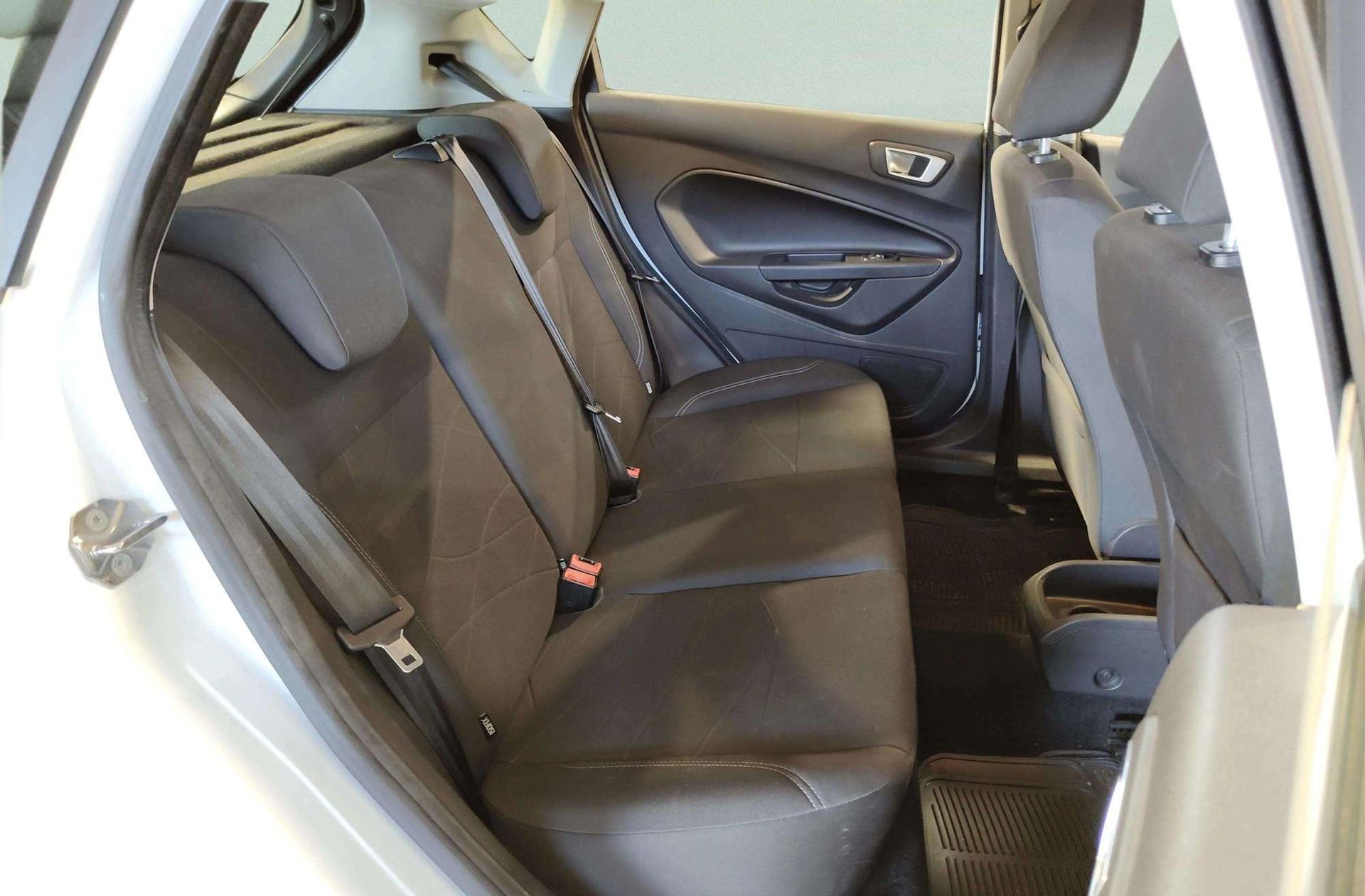 Ford Fiesta 1.5 TDCi Trend - foto 14
