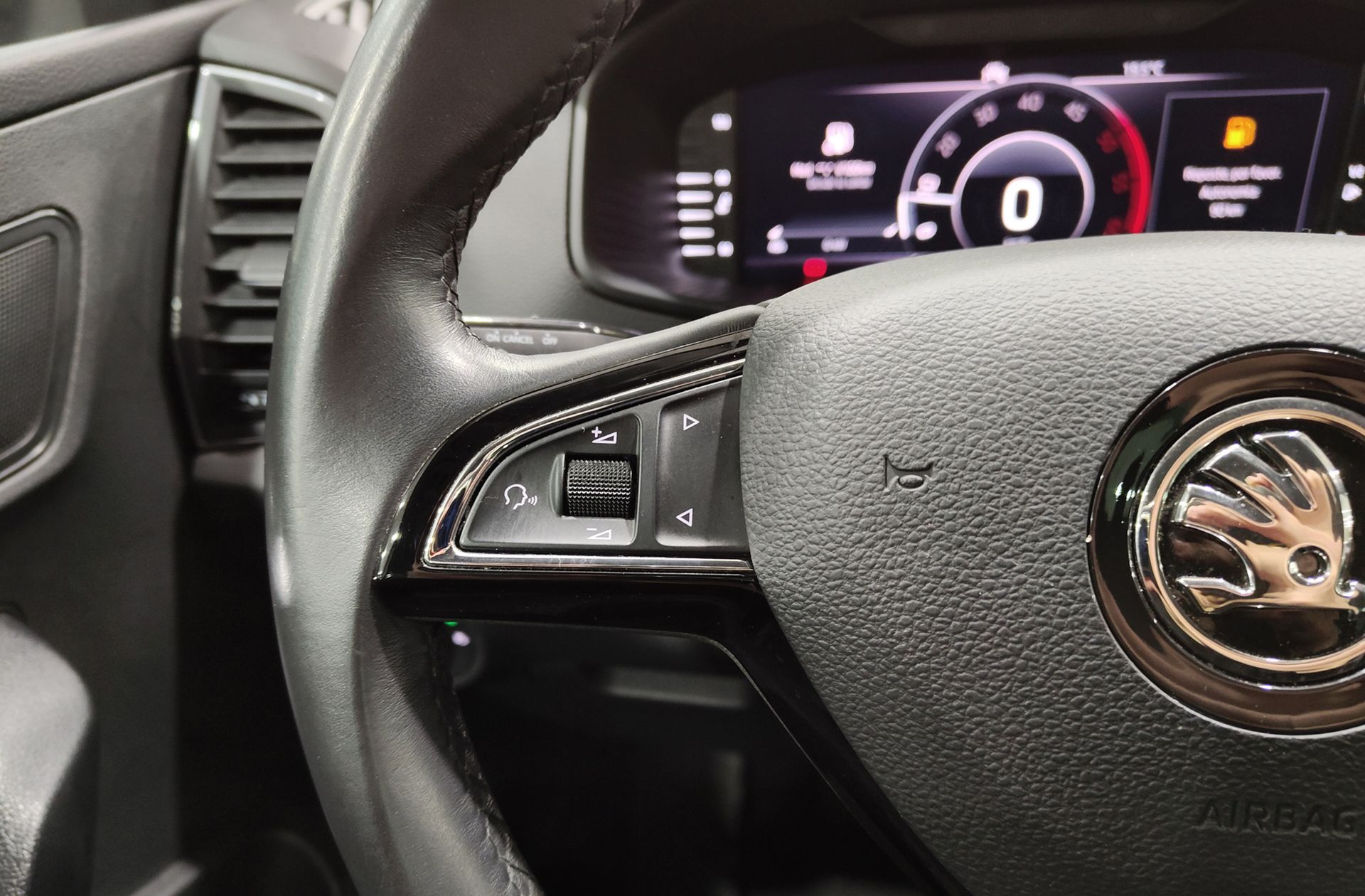 Škoda Karoq 1.6 TDI Ambition - foto 28