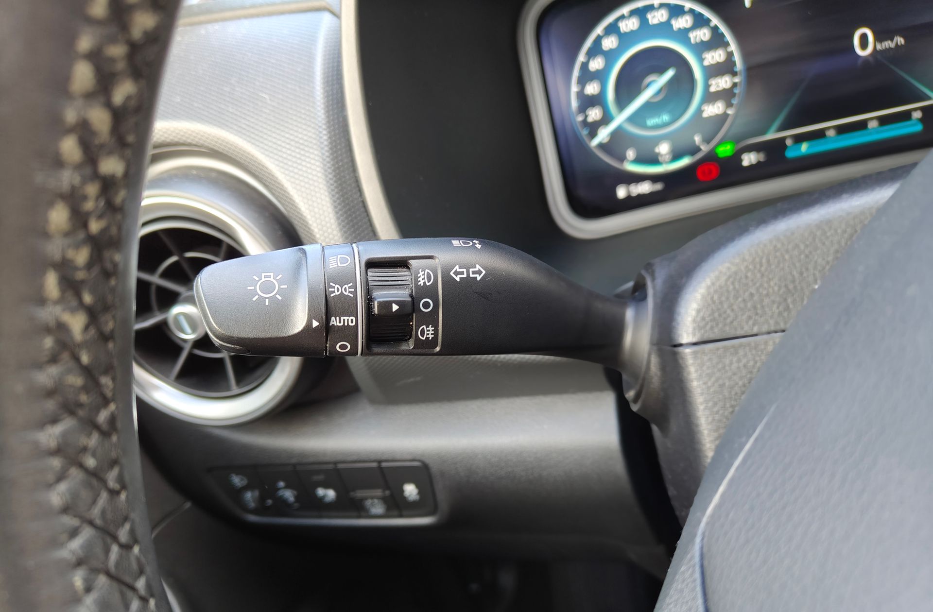 Hyundai Kona 1.6 GDI HEV Maxx DCT - foto 25
