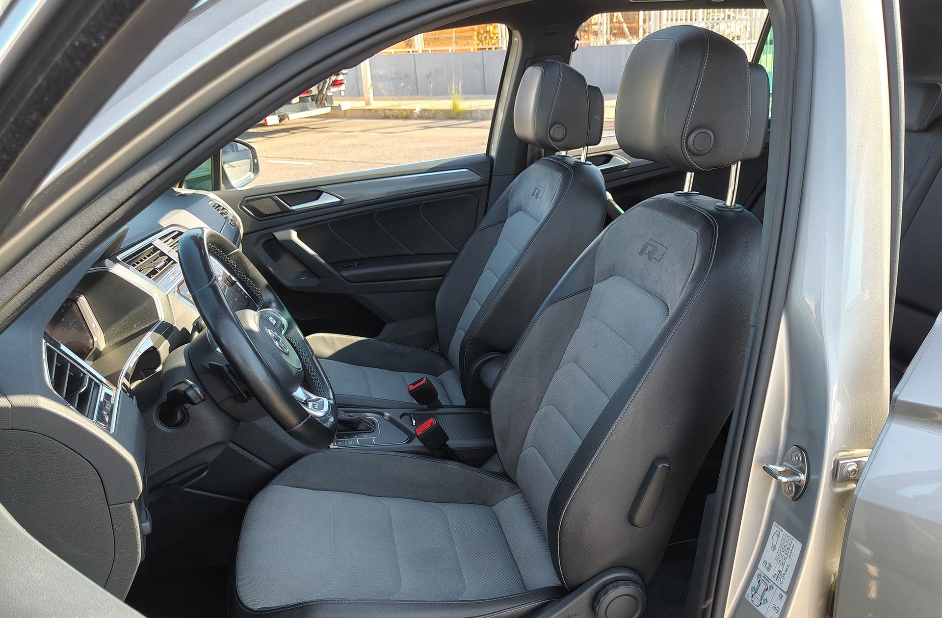 Volkswagen Tiguan Sport 2.0 TDI DSG Pack R Line - foto 12