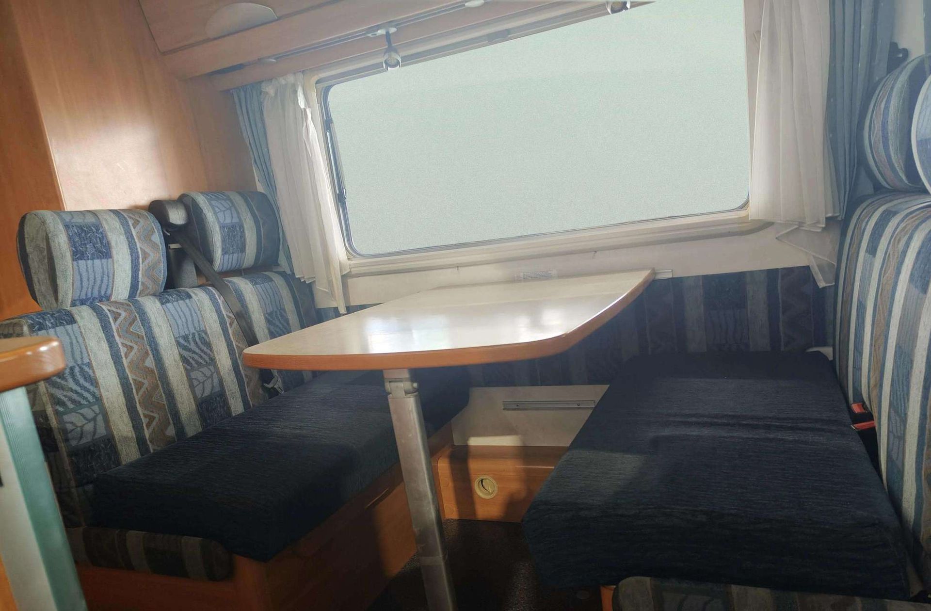 Hymer B 694 2.8D 4 plazas - foto 26