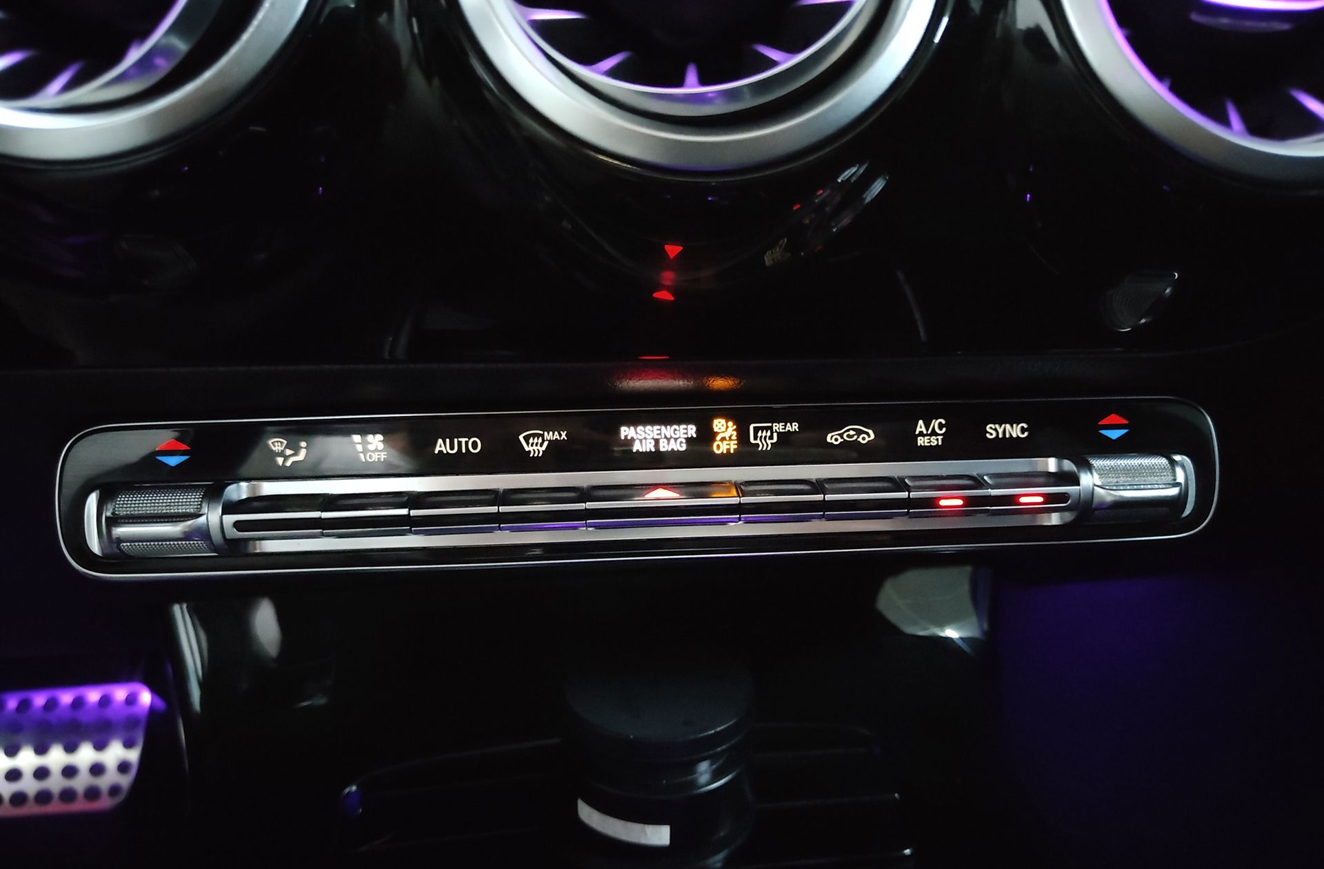 Mercedes-Benz CLA 200 Pack AMG - foto 36