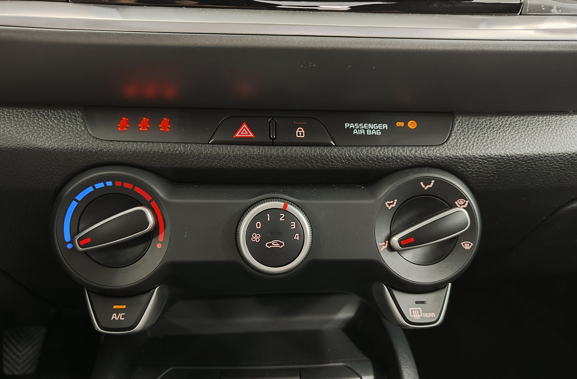 Kia Stonic 1.0 T-GDi MHEV Concept - foto 29