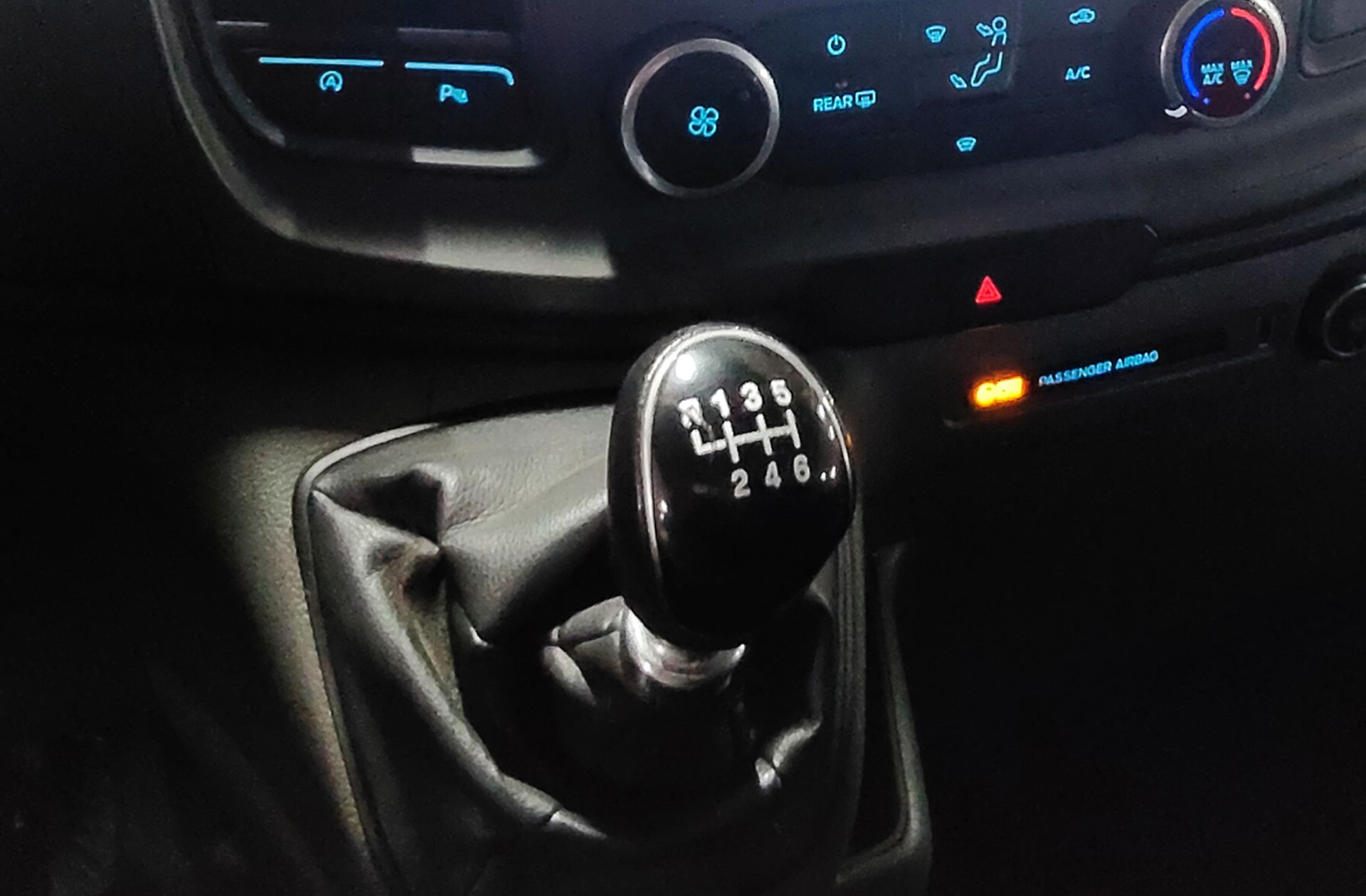 Ford Transit Custom Kombi 2.0 TDCi 320 L2 Trend 6 plazas - foto 5