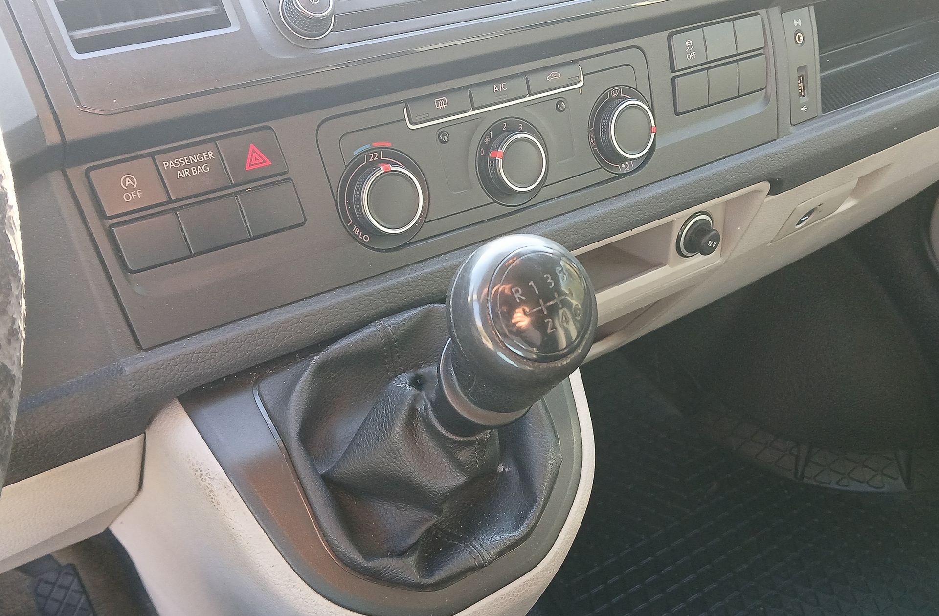 Volkswagen Transporter Mixto Batalla Corta TN 2.0 TDI BMT Isotermo 5 plazas - foto 5