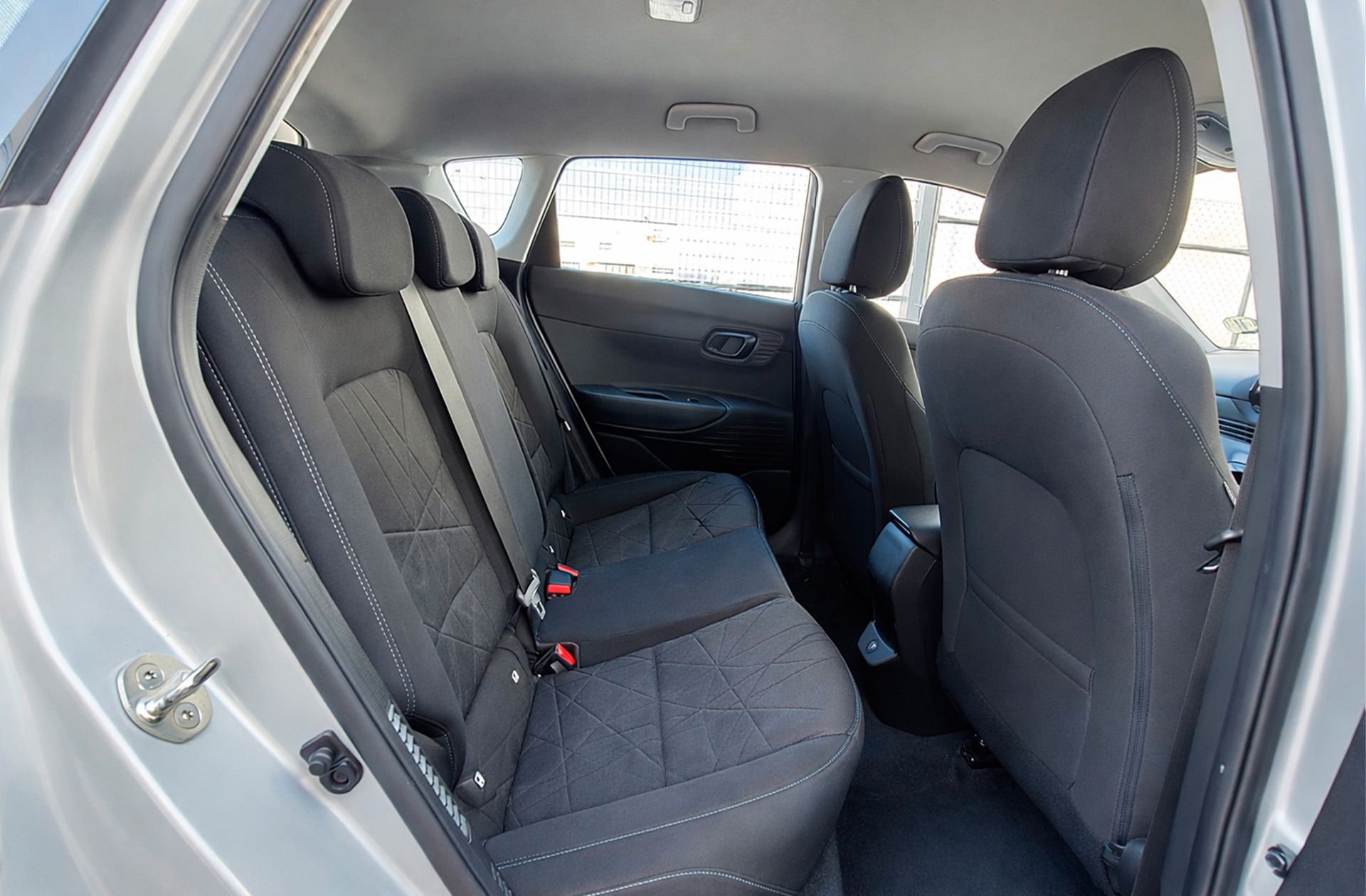 Hyundai Bayon 1.0 T-GDi 48V Tecno - foto 21