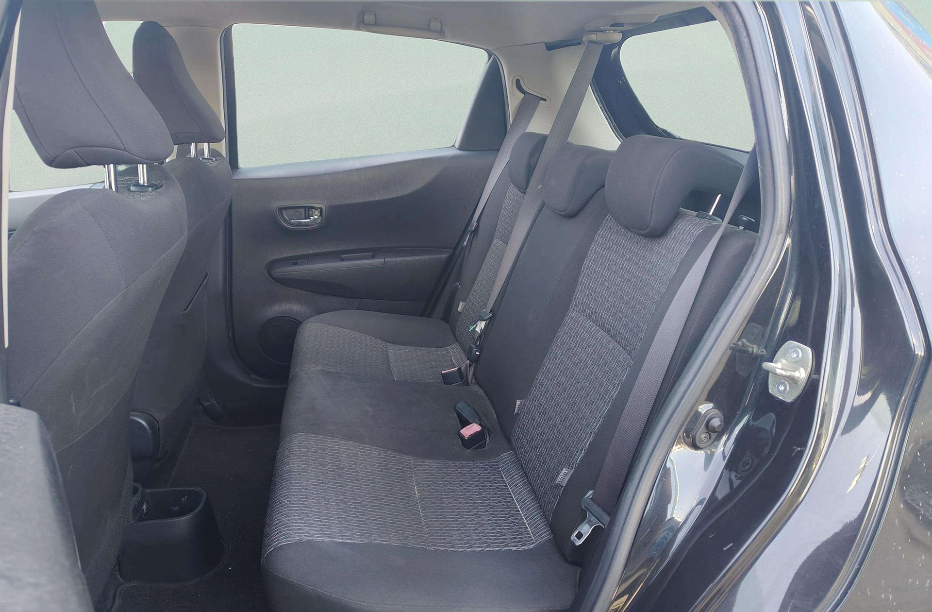 Toyota Yaris 90D Active - foto 9
