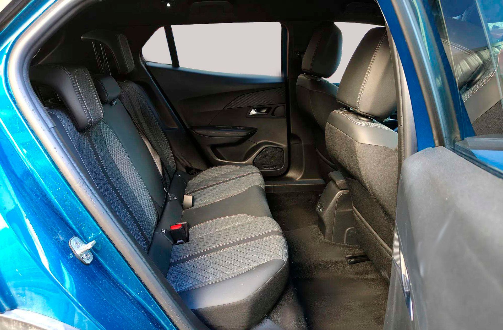 Peugeot 2008 Allure Hybrid eDCS6 - foto 14