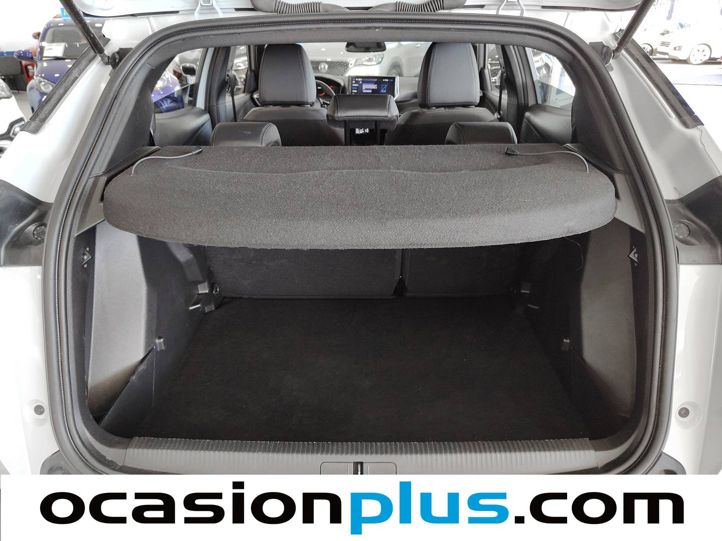 Fotos maletero Peugeot 2008 Peugeot 2008 Allure Hybrid eDCS6 (145 CV)