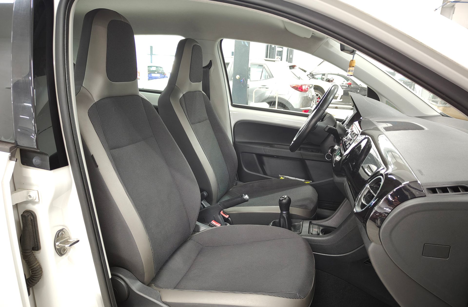 Volkswagen up! High up! 1.0 - foto 15
