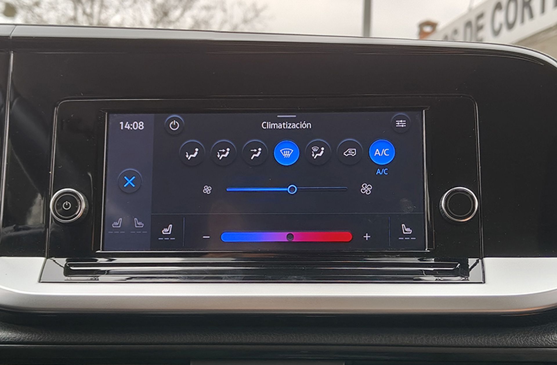Ford Grand Tourneo Connect 2.0 EcoBlue Titanium - foto 31
