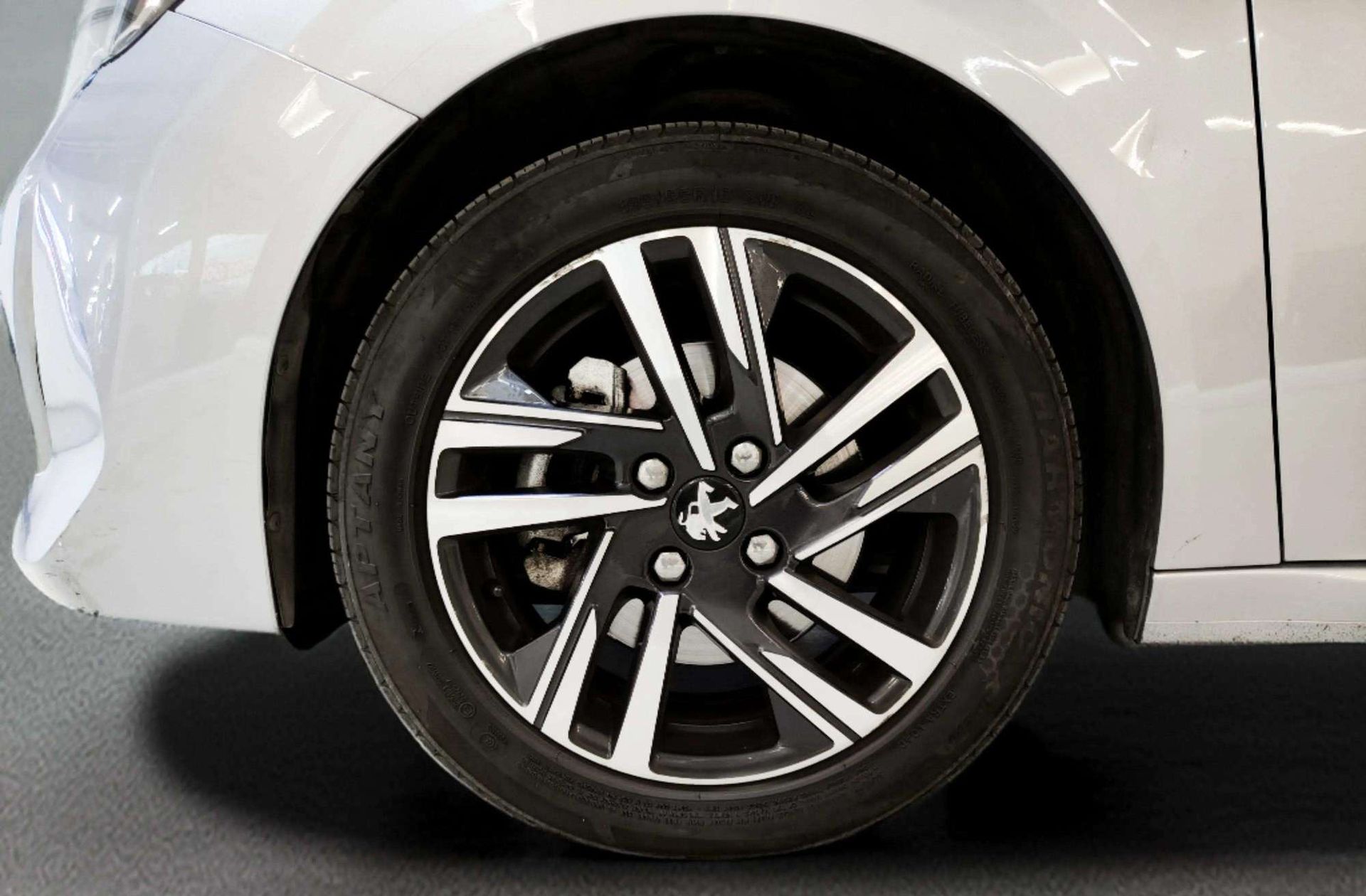 Peugeot 208 PureTech 100 Allure Pack EAT8 - foto 42