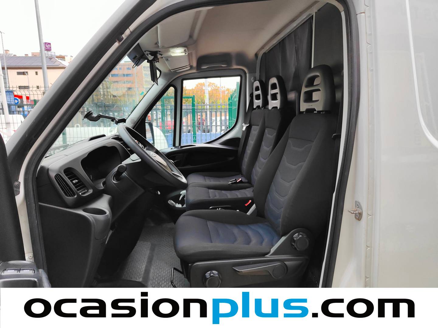 Foto asientos delanteros Iveco Daily Iveco Daily 2.3 TD 35S 16 3520/H2 (156 CV) Camperizada