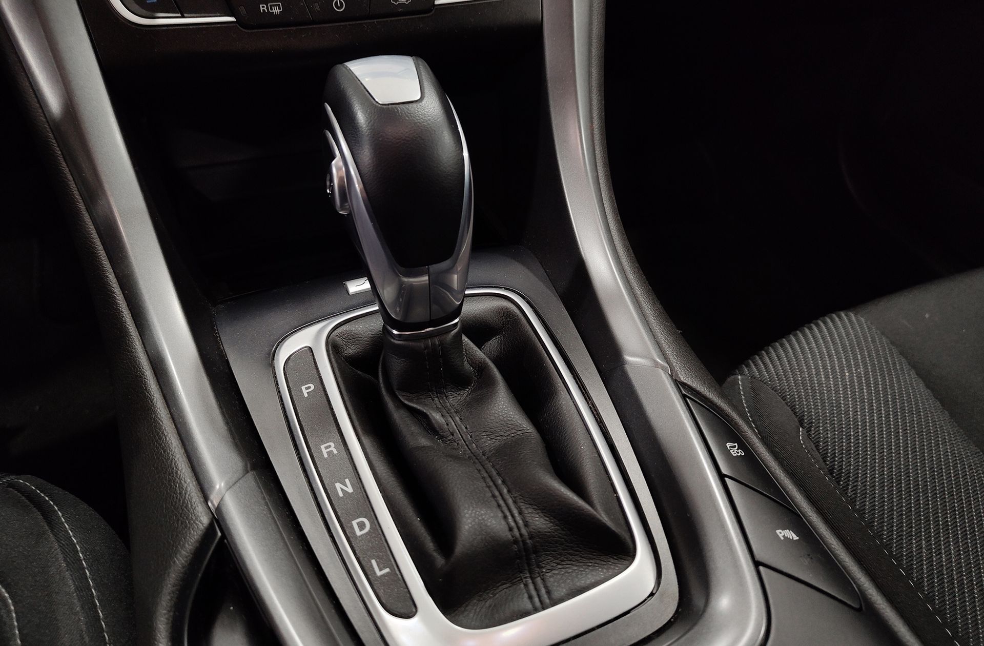 Ford Mondeo 2.0 Híbrido HEV Sedan Titanium - foto 5