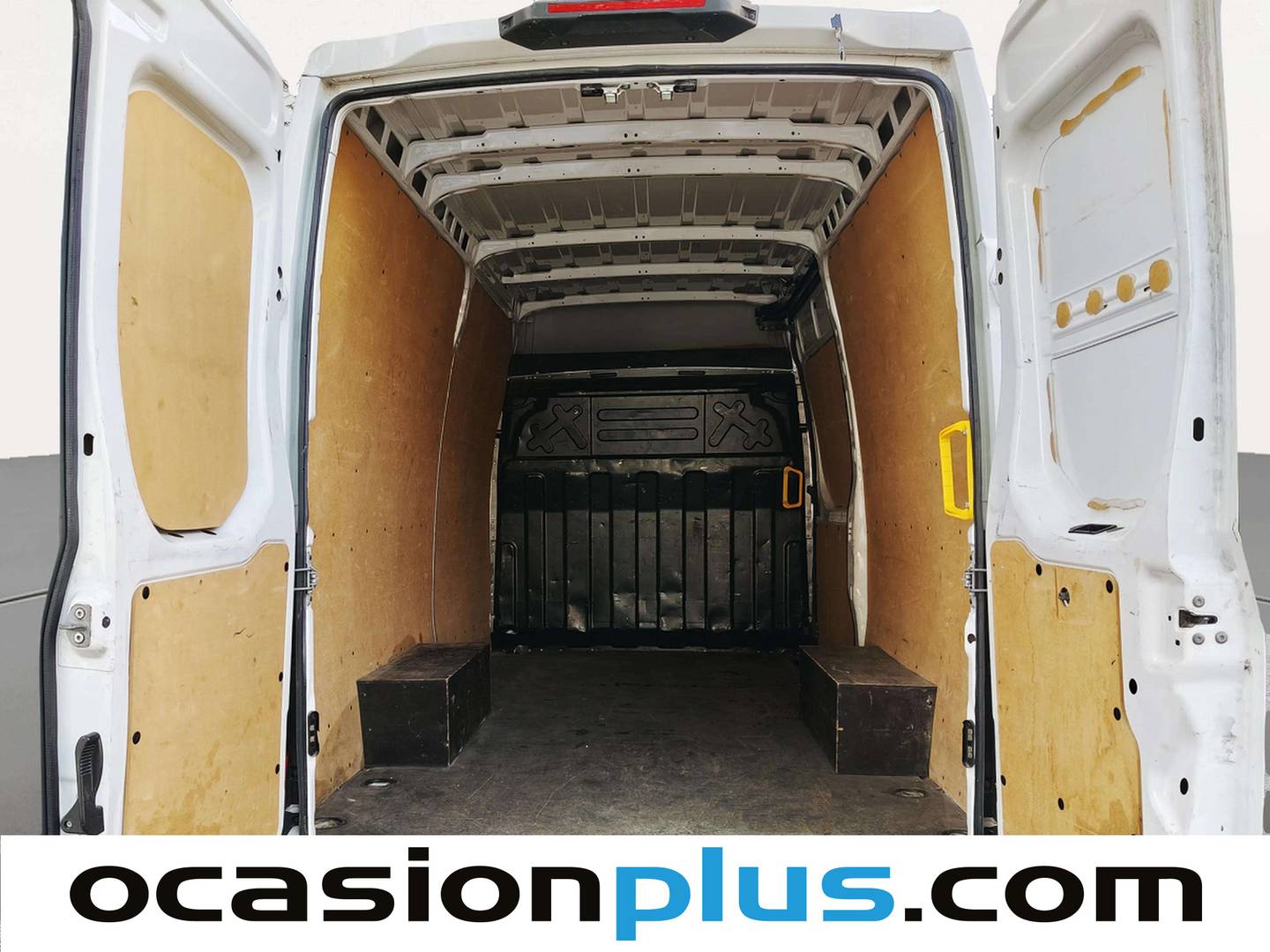 Foto asientos traseros Iveco Daily Iveco Daily Furgon 35S 16 V 3520L/H2 (156 CV)