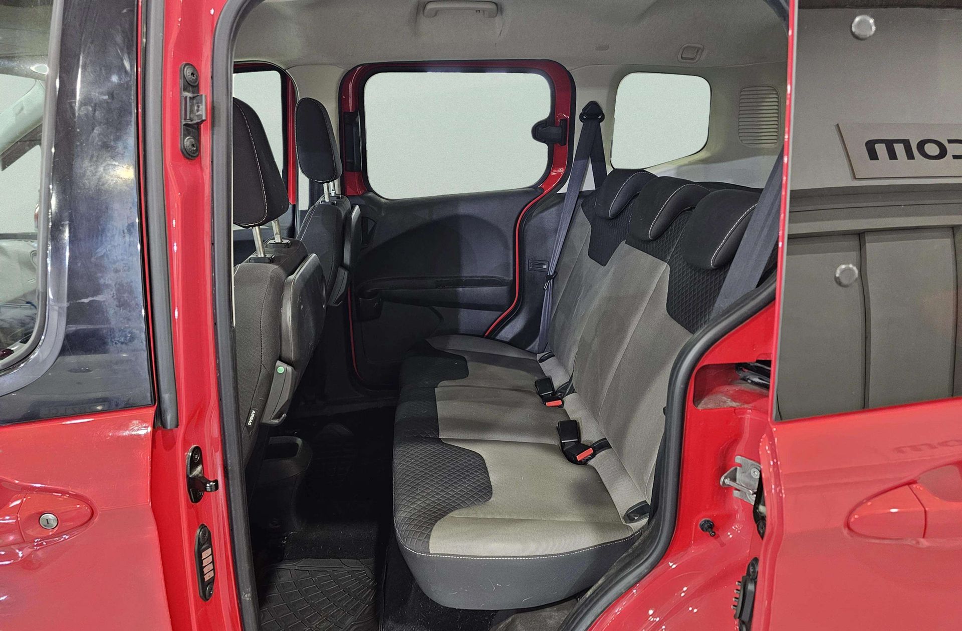 Ford Tourneo Courier 1.0 EcoBoost Trend - foto 9