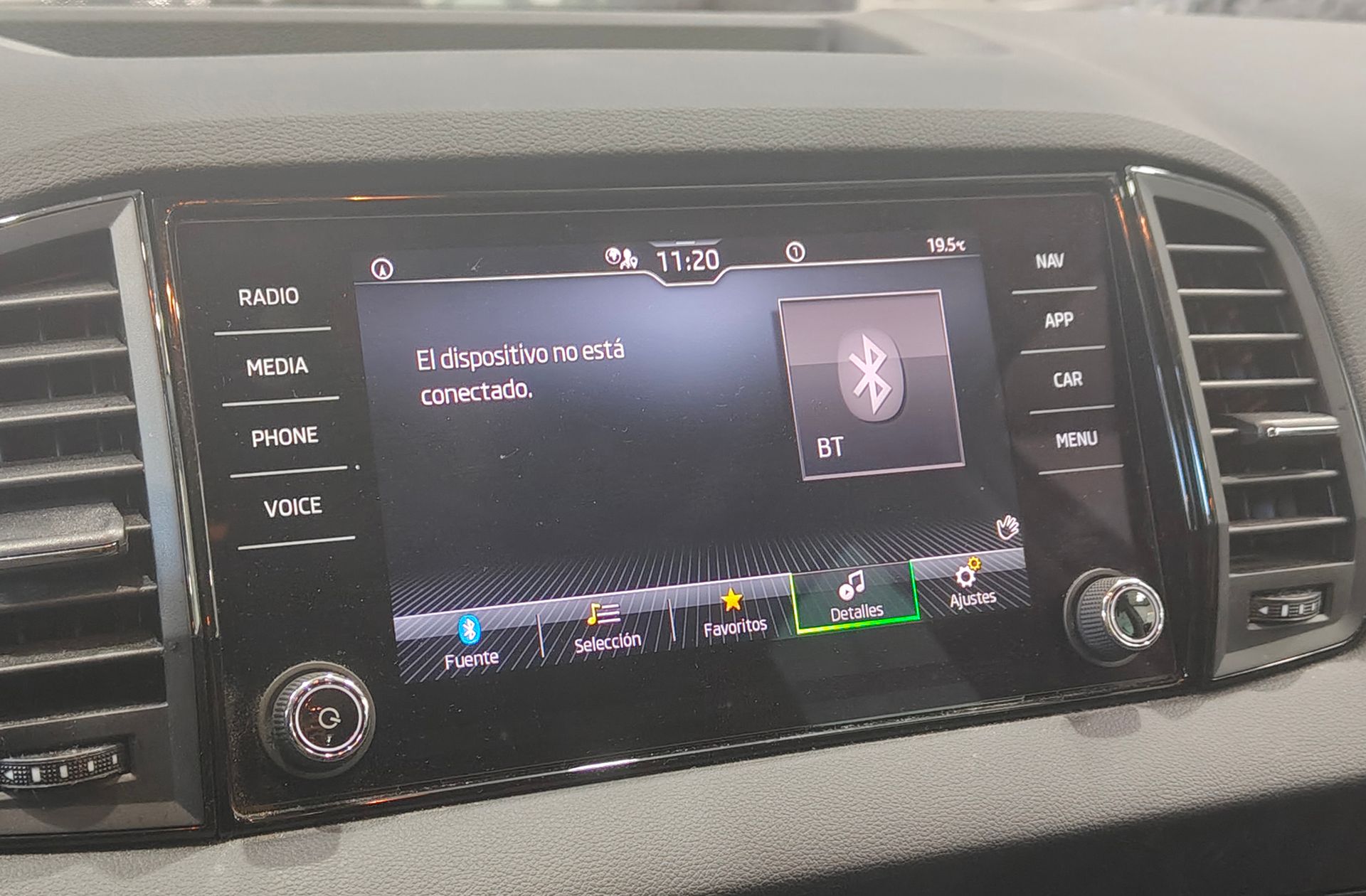 Škoda Karoq 1.0 TSI Selection - foto 32