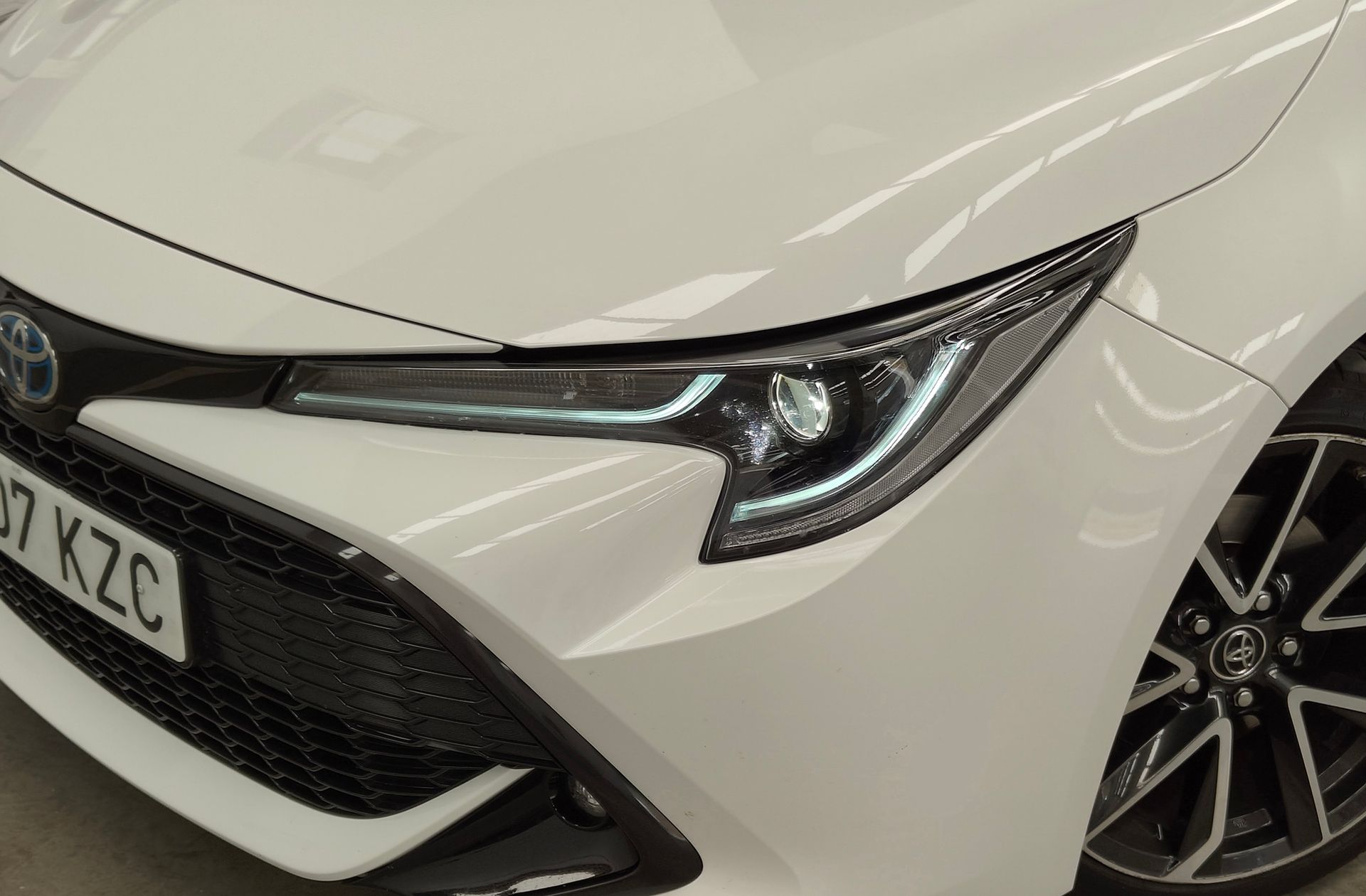 Toyota Corolla 180H FEEL! E-CVT - foto 16