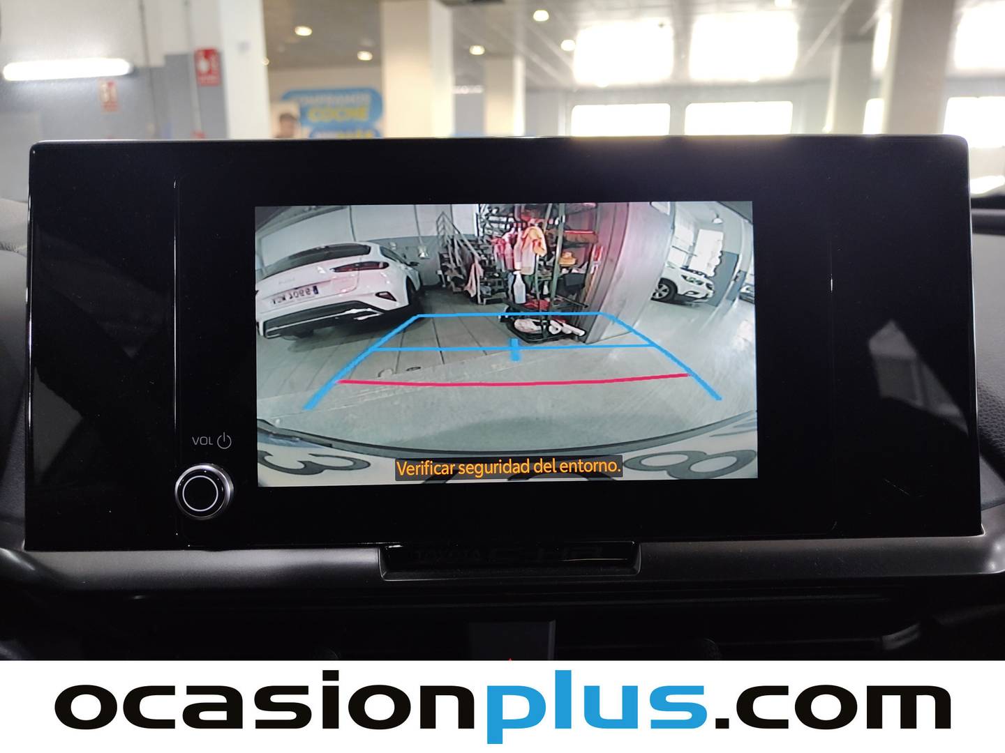 Equipamiento del Toyota C-HR Toyota C-HR 140H Business (140 CV)