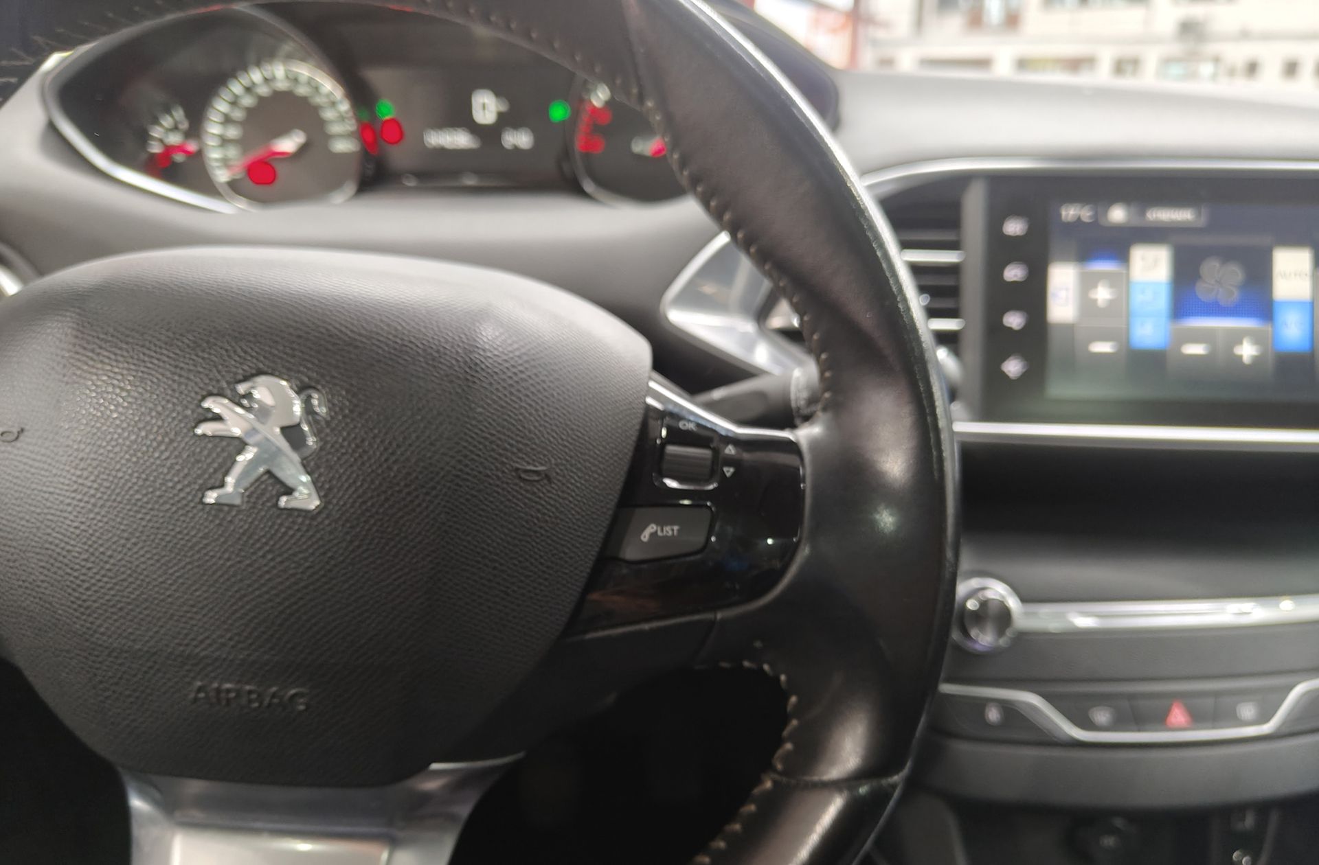Peugeot 308 SW BlueHDi 120 Allure - foto 27