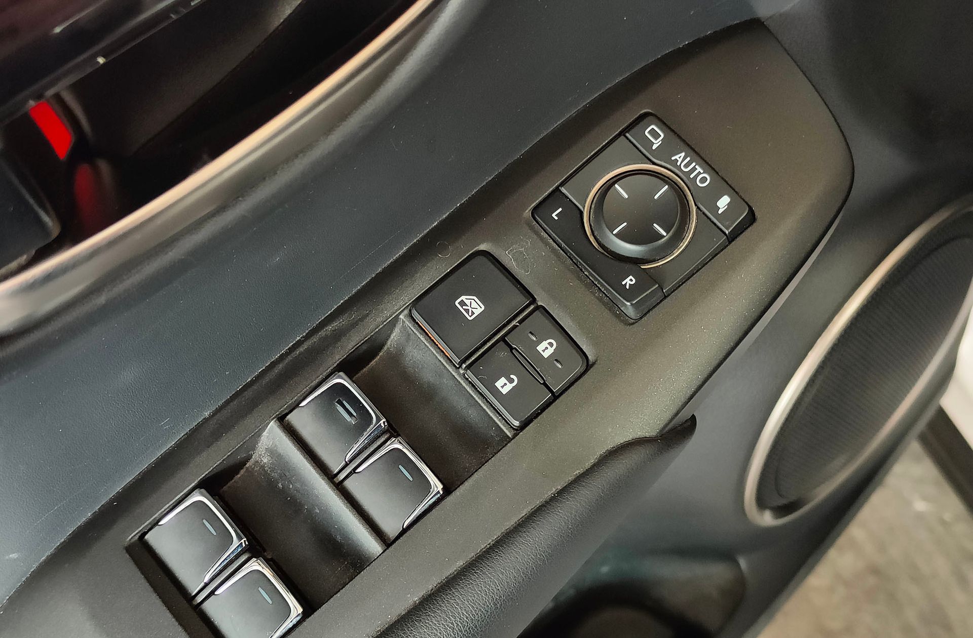 Lexus NX 300h Business Navigation 2WD - foto 38