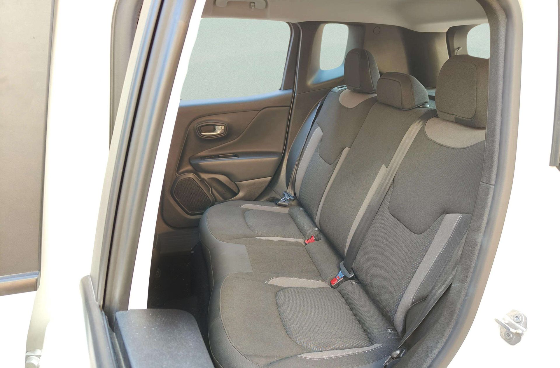 Jeep Renegade eHybrid 1.5 Limited ATX - foto 10