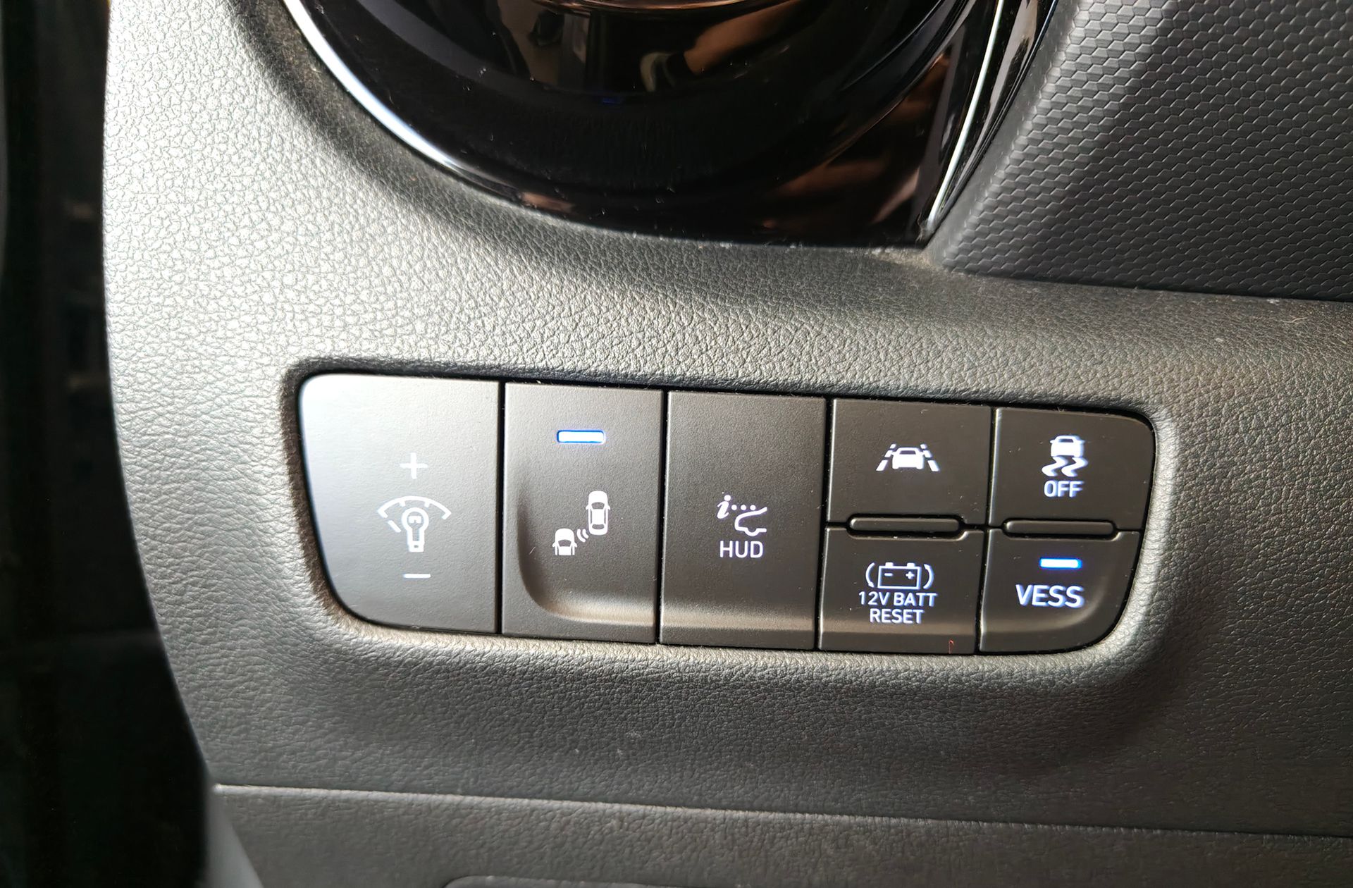 Hyundai Kona 1.6 GDI HEV Tecno Red DT - foto 11