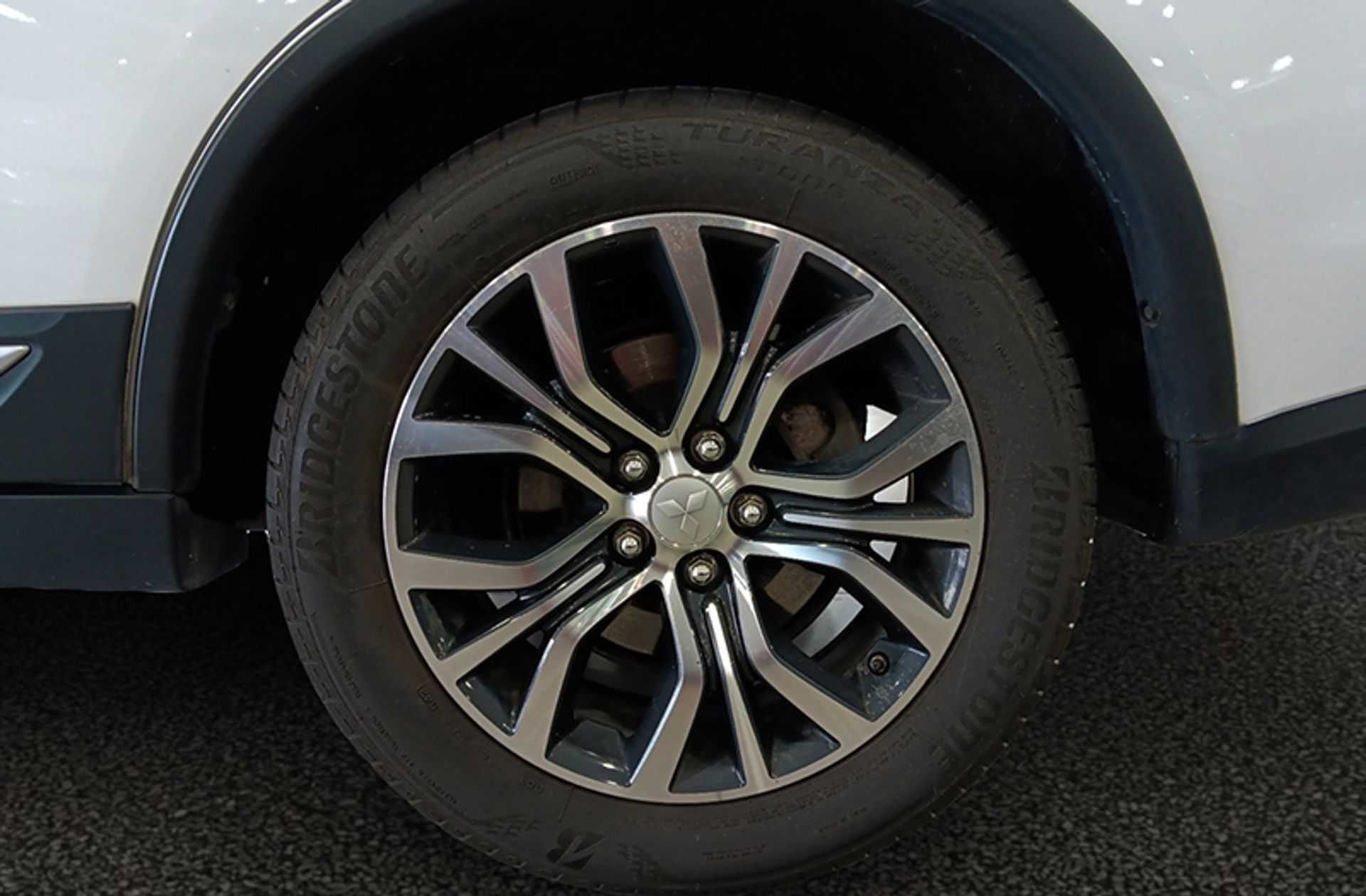 Mitsubishi Outlander 220 DI-D Motion 2WD - foto 32
