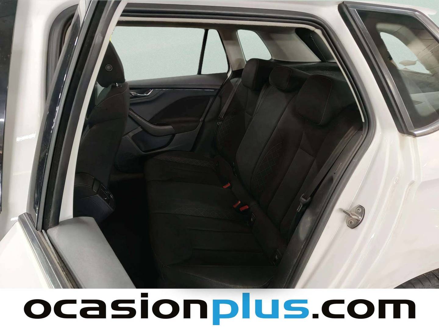 Foto asientos traseros Skoda Kamiq Skoda Kamiq 1.0 TSI Ambition DSG (110 CV)