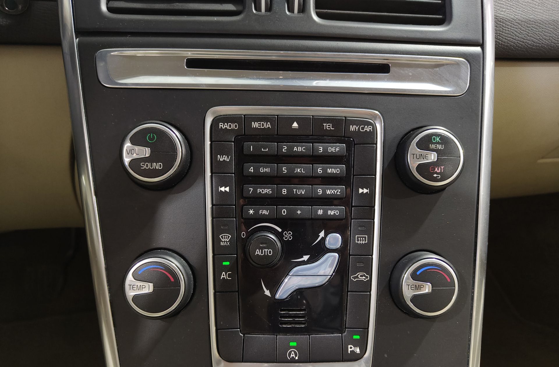Volvo XC60 D3 Kinetic - foto 29