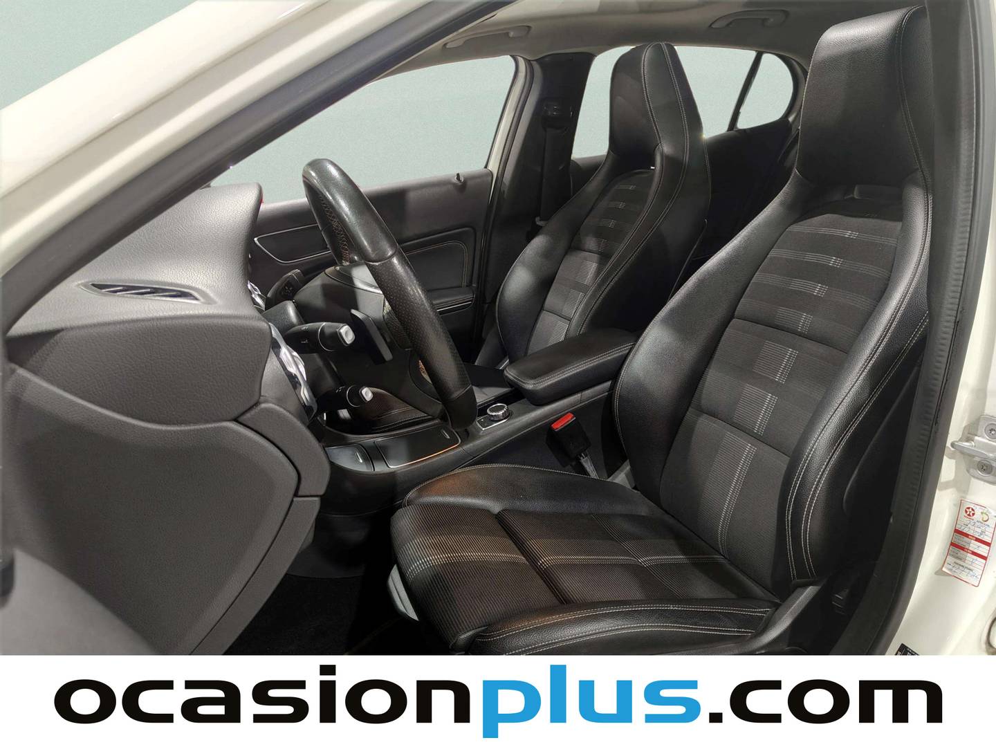 Foto asientos delanteros Mercedes GLA Mercedes-Benz GLA 200 d (136 CV)