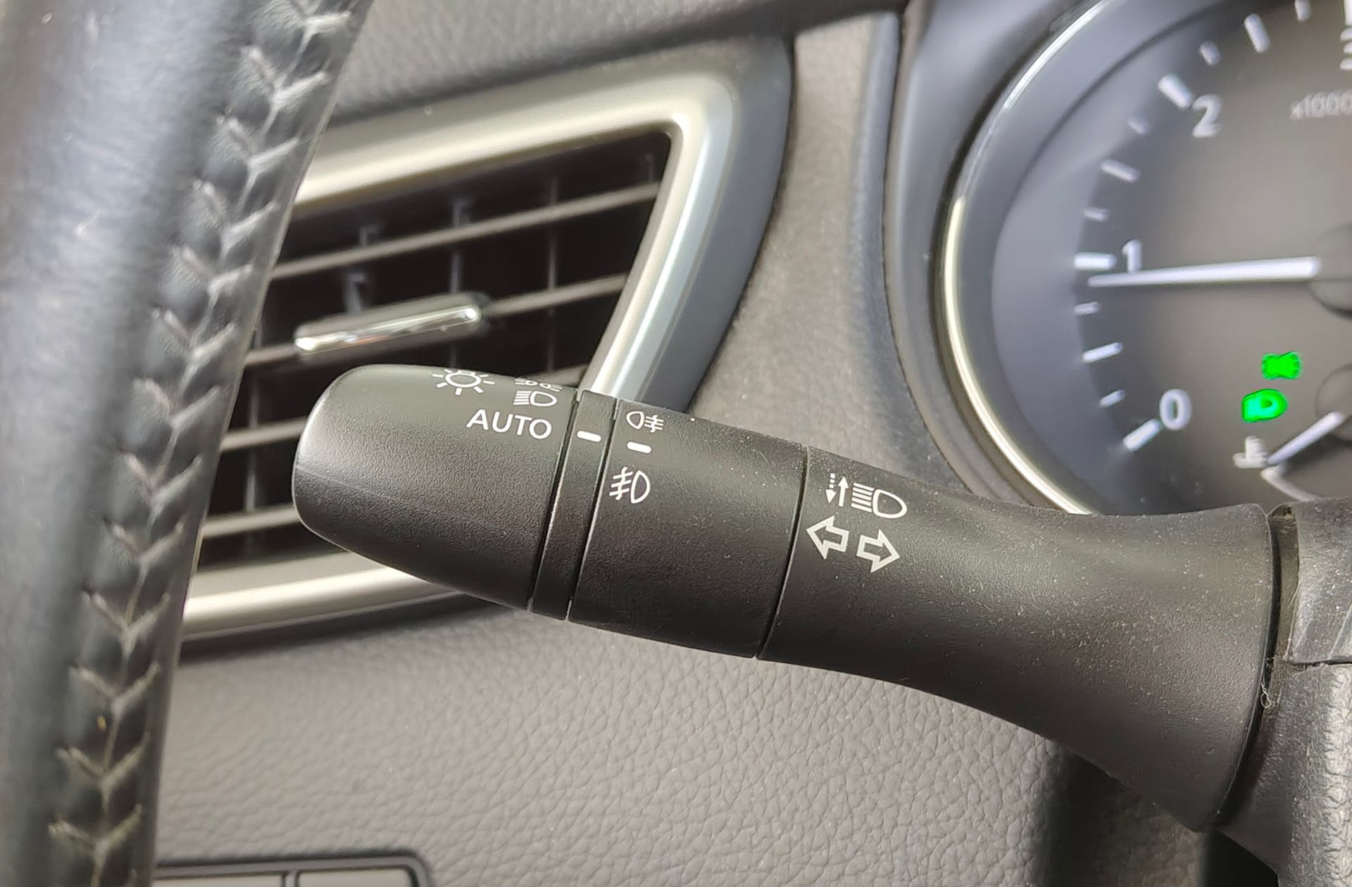 Nissan Qashqai 1.6 dCi Tekna Premium 4x2 - foto 23