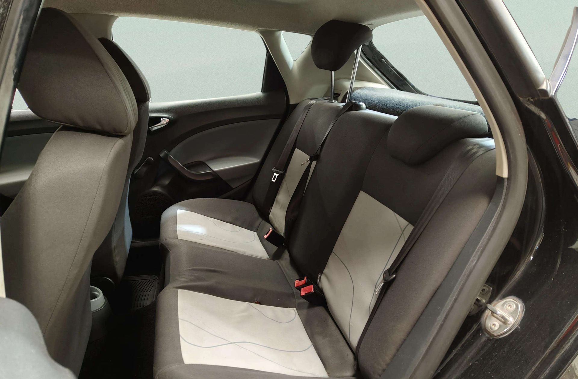 SEAT Ibiza 1.6 TDI CR Reference - foto 9