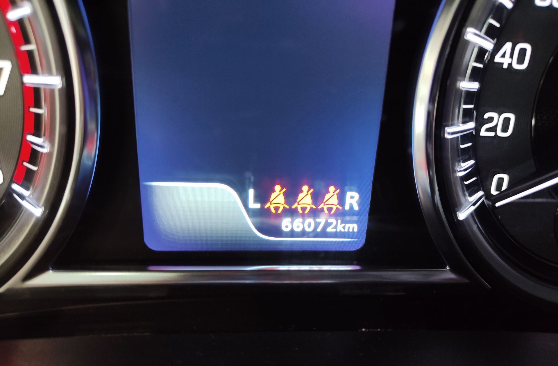 Suzuki Vitara 1.4 Turbo Mild Hybrid GLX - foto 9