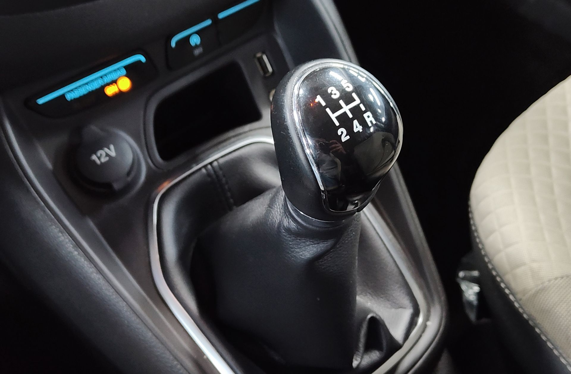 Ford Tourneo Courier 1.0 EcoBoost Titanium - foto 5