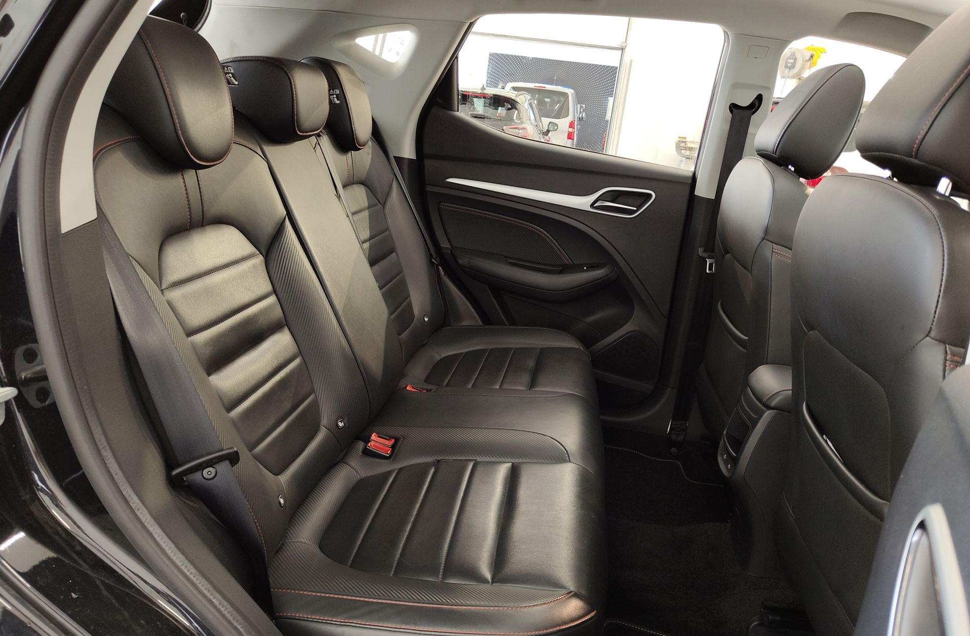 MG ZS 1.0T Luxury - foto 19