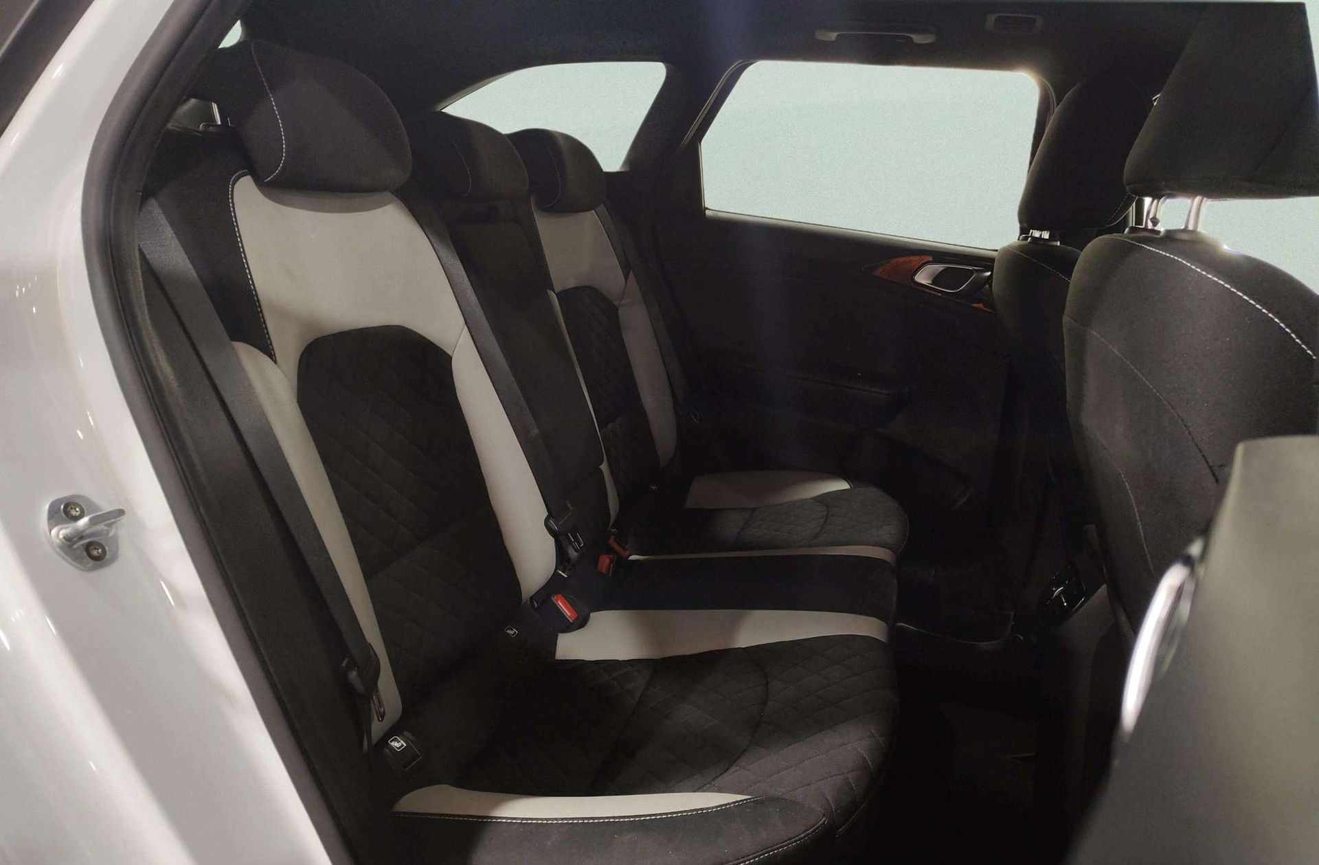 Kia Ceed 1.6 CRDi Eco-Dynamics GT Line - foto 17