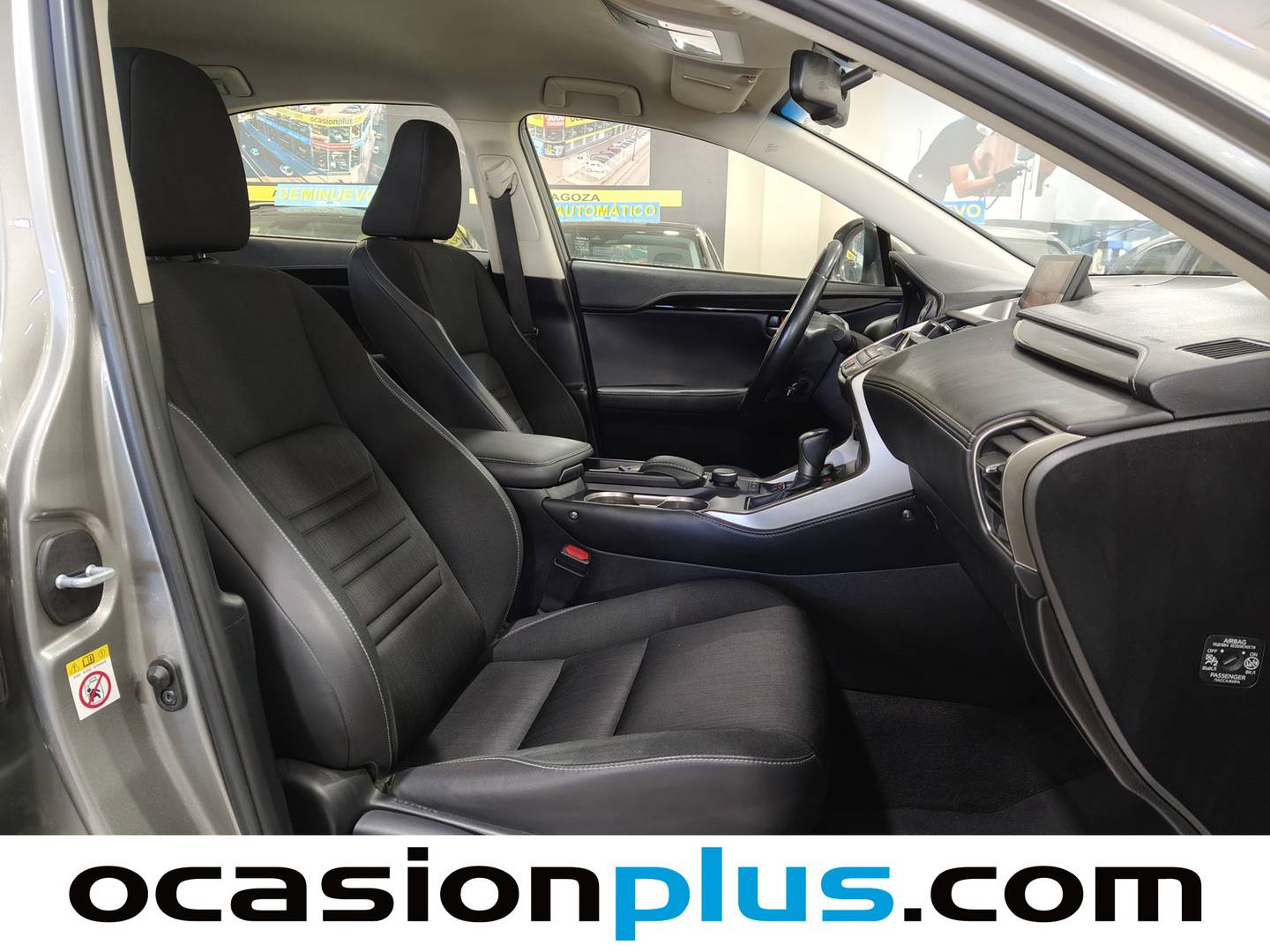 Foto Lexus NX Lexus NX 300h Business Navigation 2WD (197 CV)