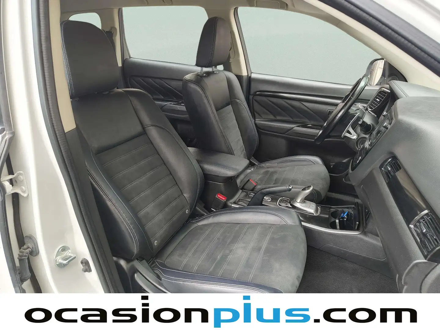 Foto Mitsubishi Outlander Mitsubishi Outlander 2.0 PHEV Kaiteki 4WD Auto (203 CV)
