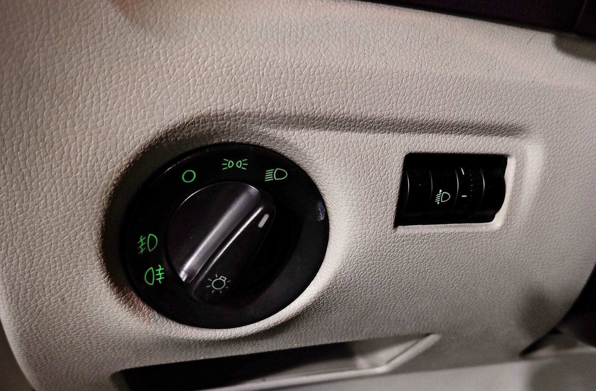 Škoda Fabia 1.2 Young - foto 19