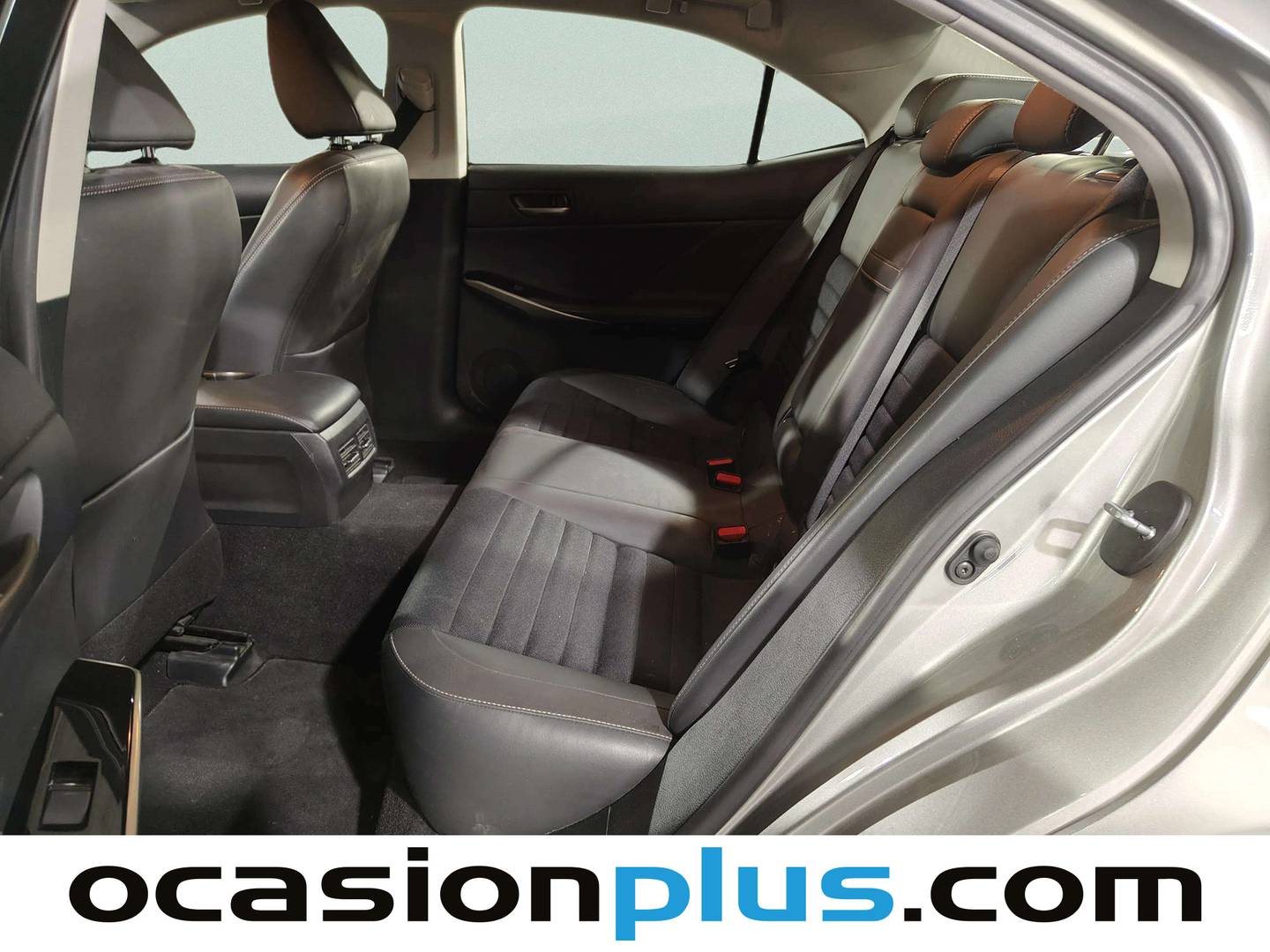 Foto asientos traseros Lexus IS Lexus IS 300h Executive (223 CV)